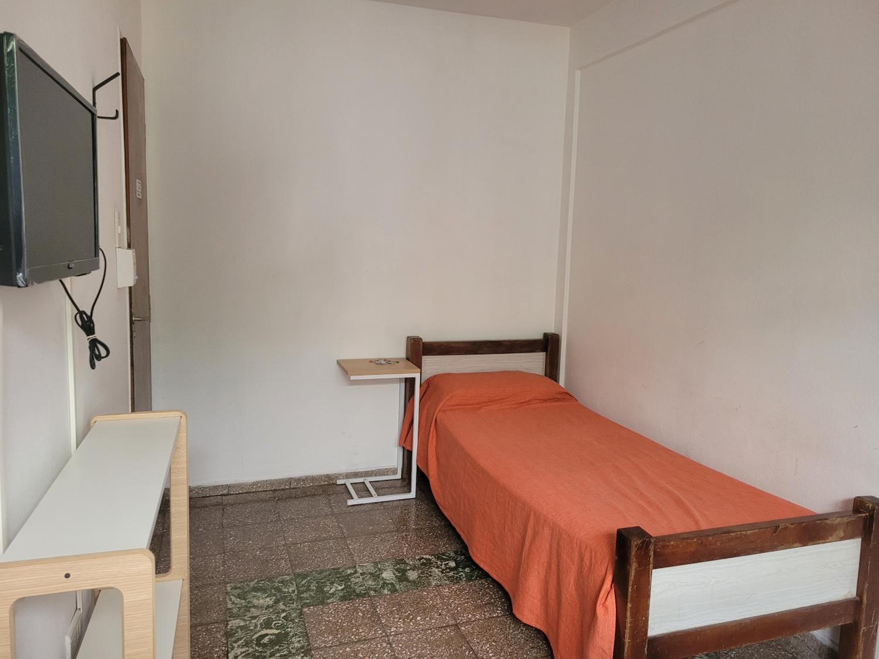 Standard Twin Room with Shared Bathroom