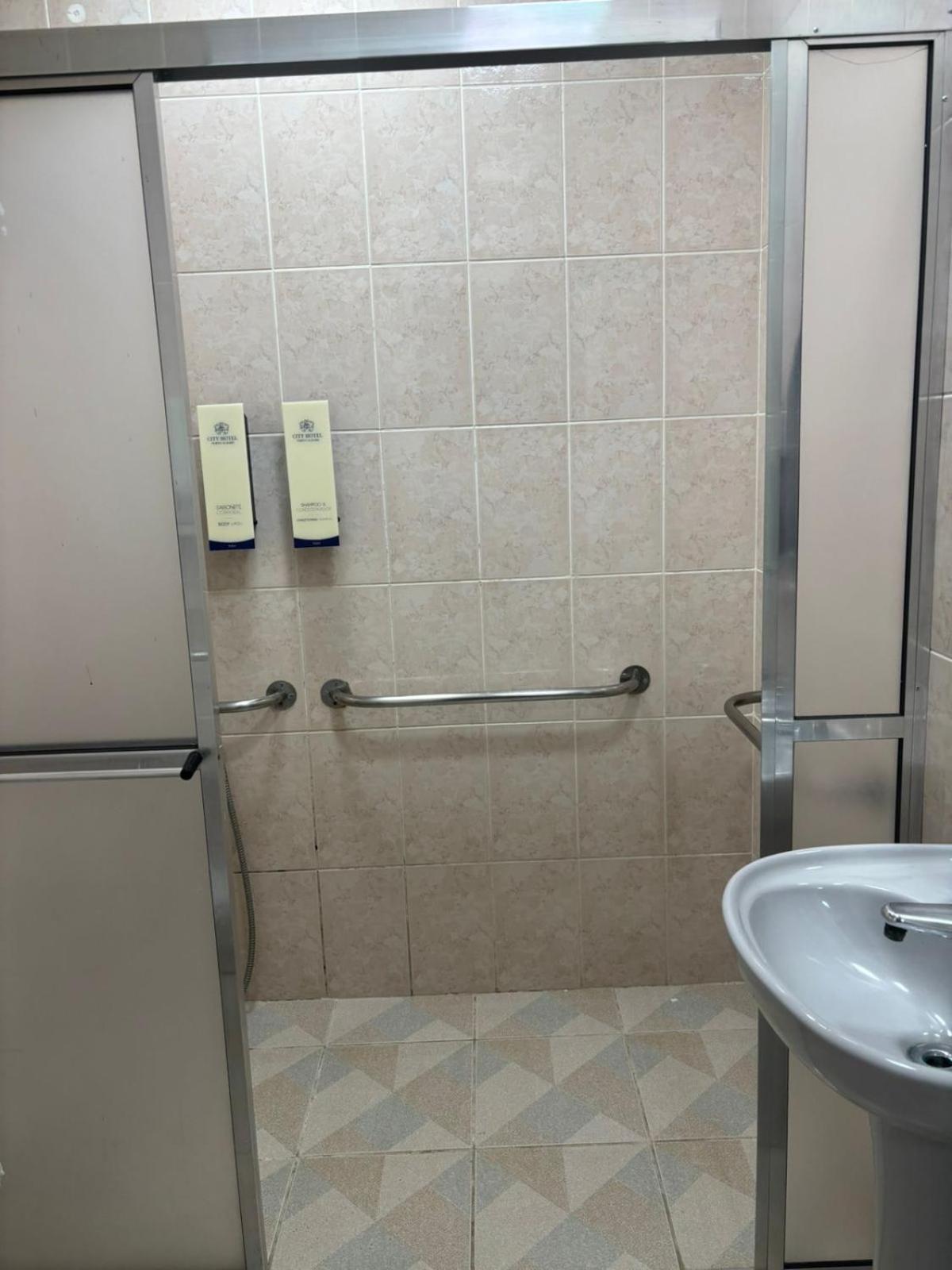 Double Room - Disability Access photo 2