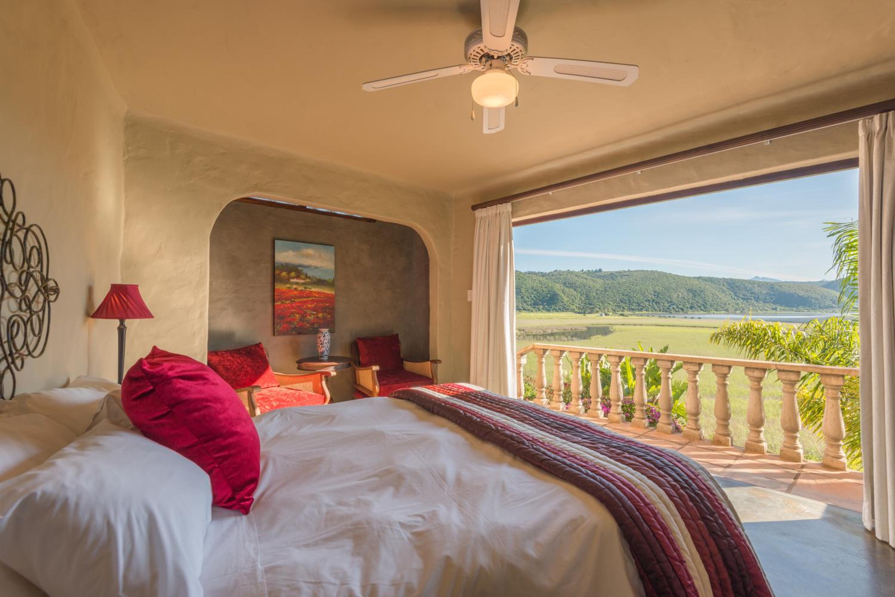 King Room with Lake View - Photo 2