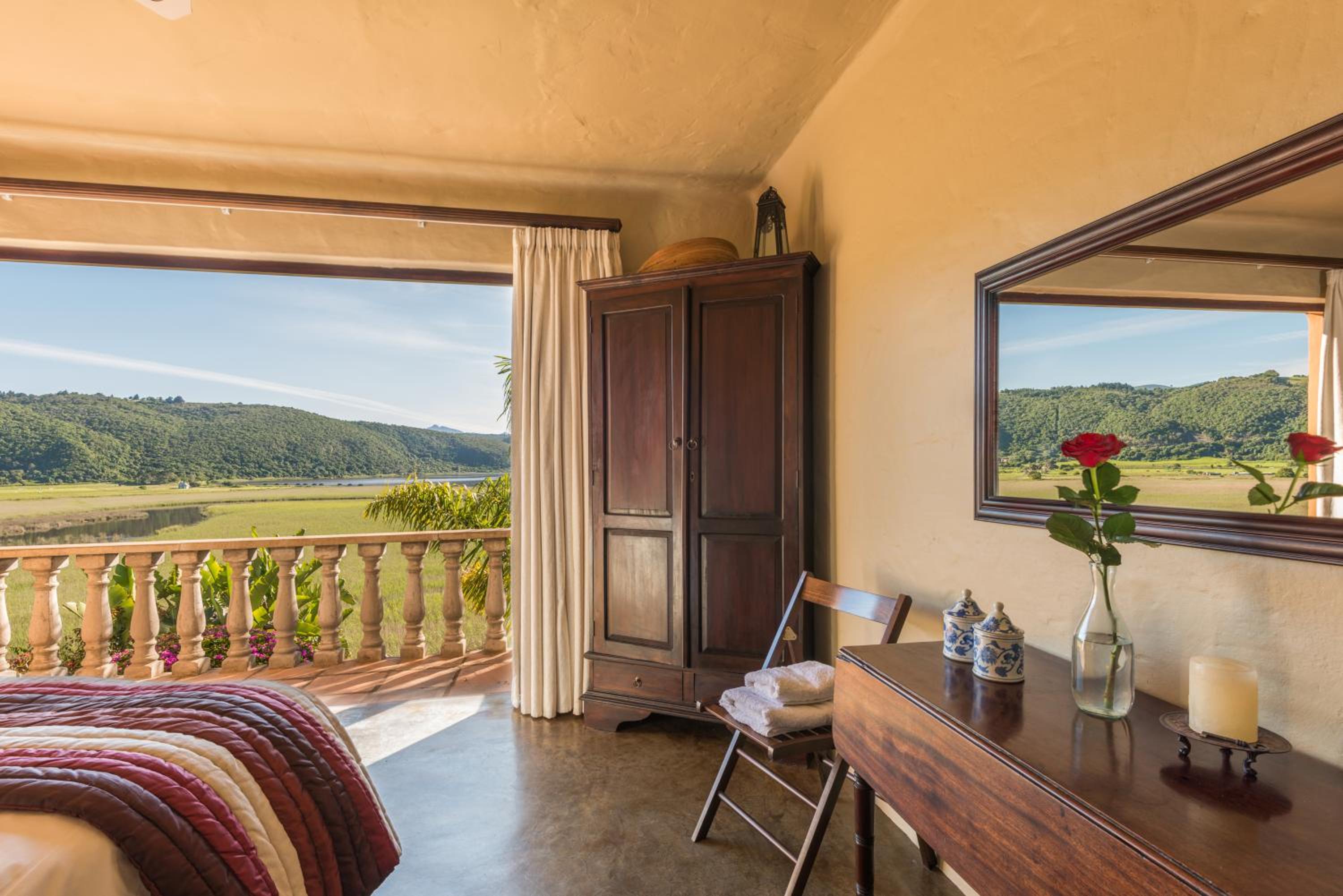 King Room with Lake View - Photo 18