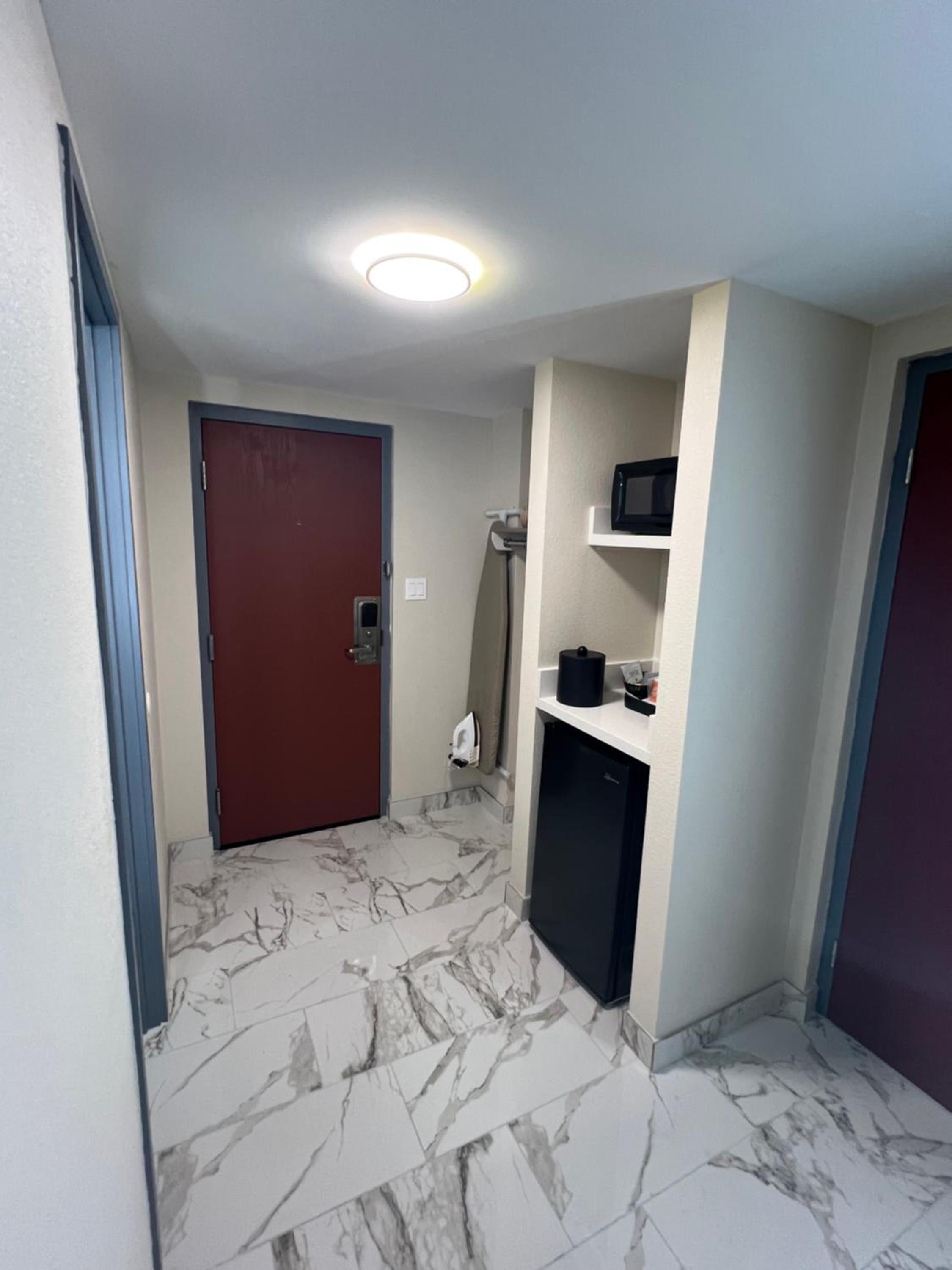 Quadruple Room with Two Queen Beds - Non Smoking - Photo 6