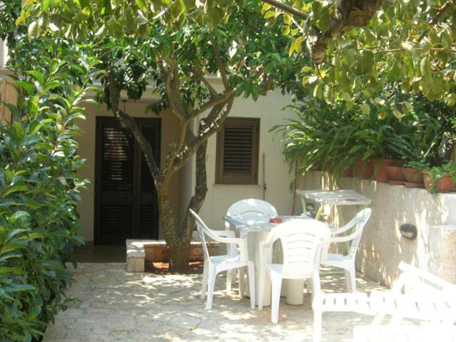 Two-Bedroom House photo 3