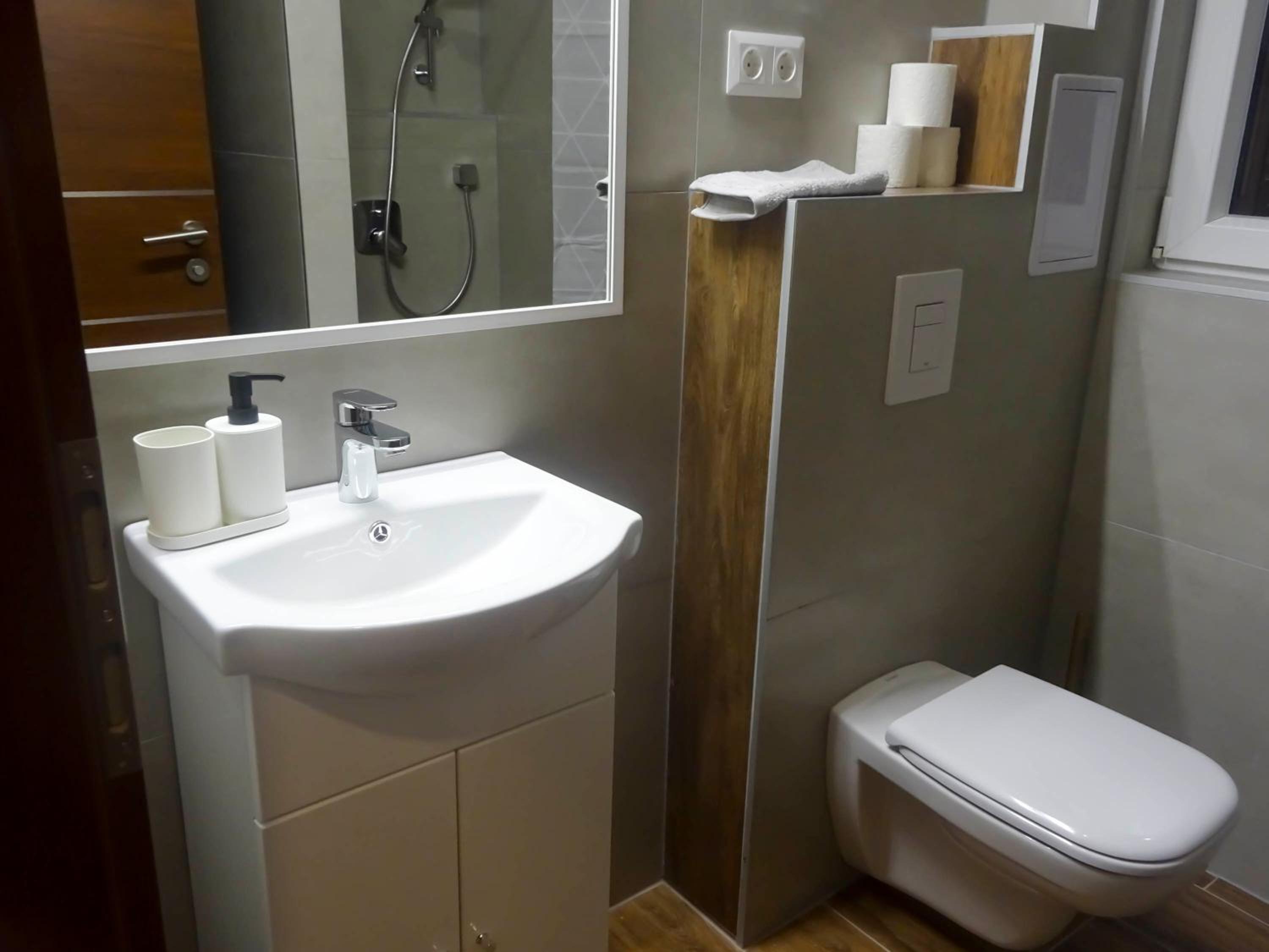 Three-Bedroom Premium Apartment - Photo 5