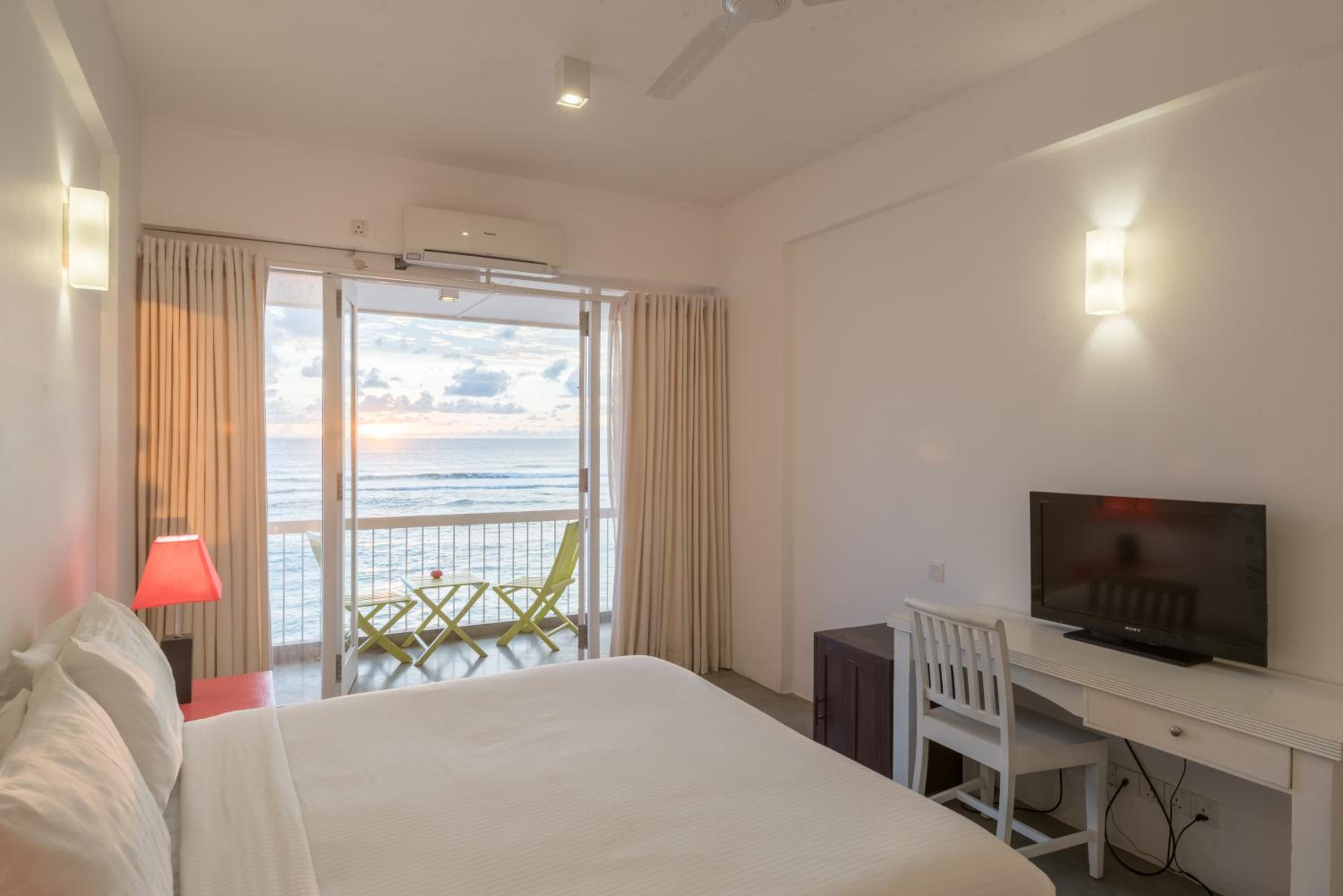Deluxe Double Room with Sea View photo 2