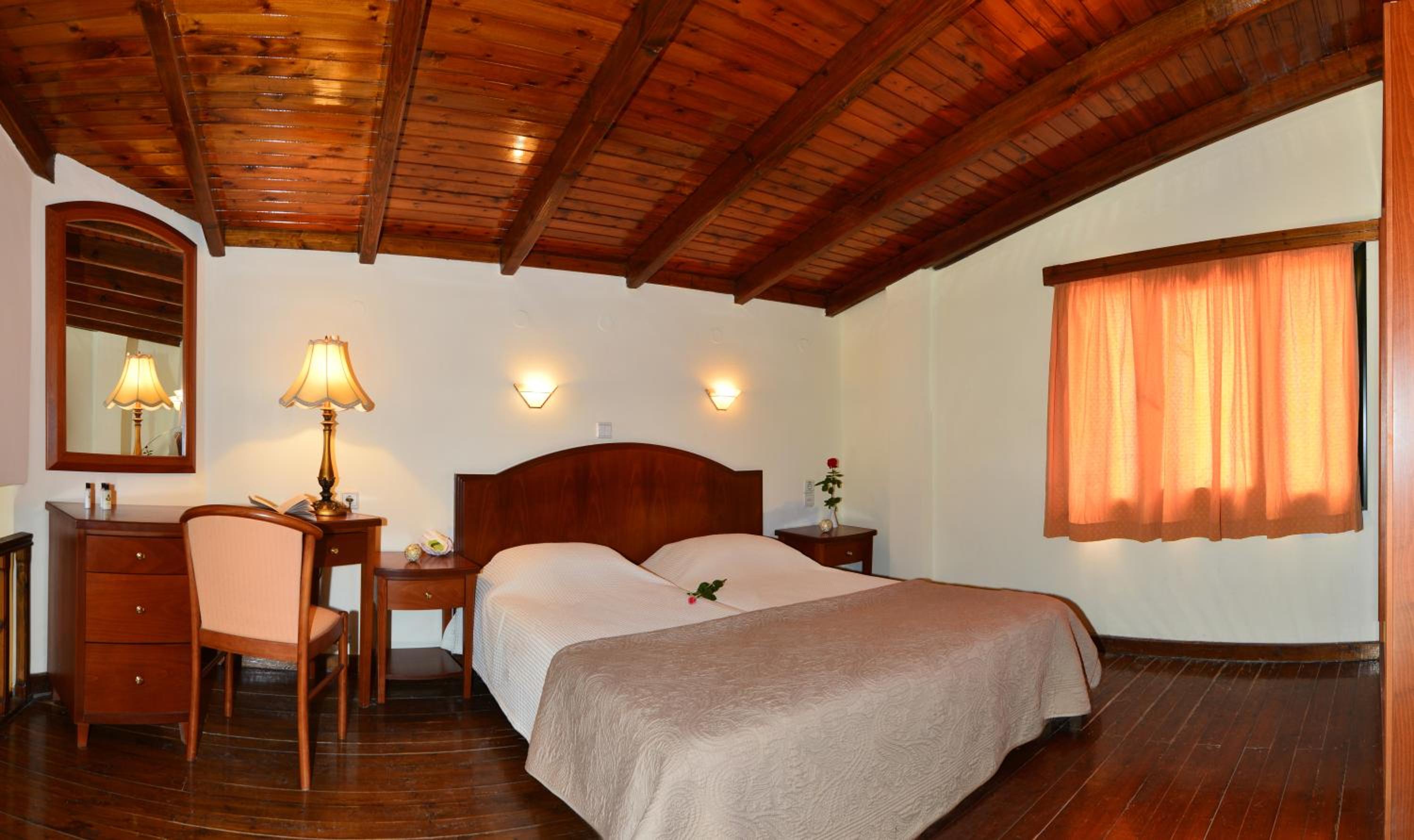One-Bedroom Apartment - Photo 3