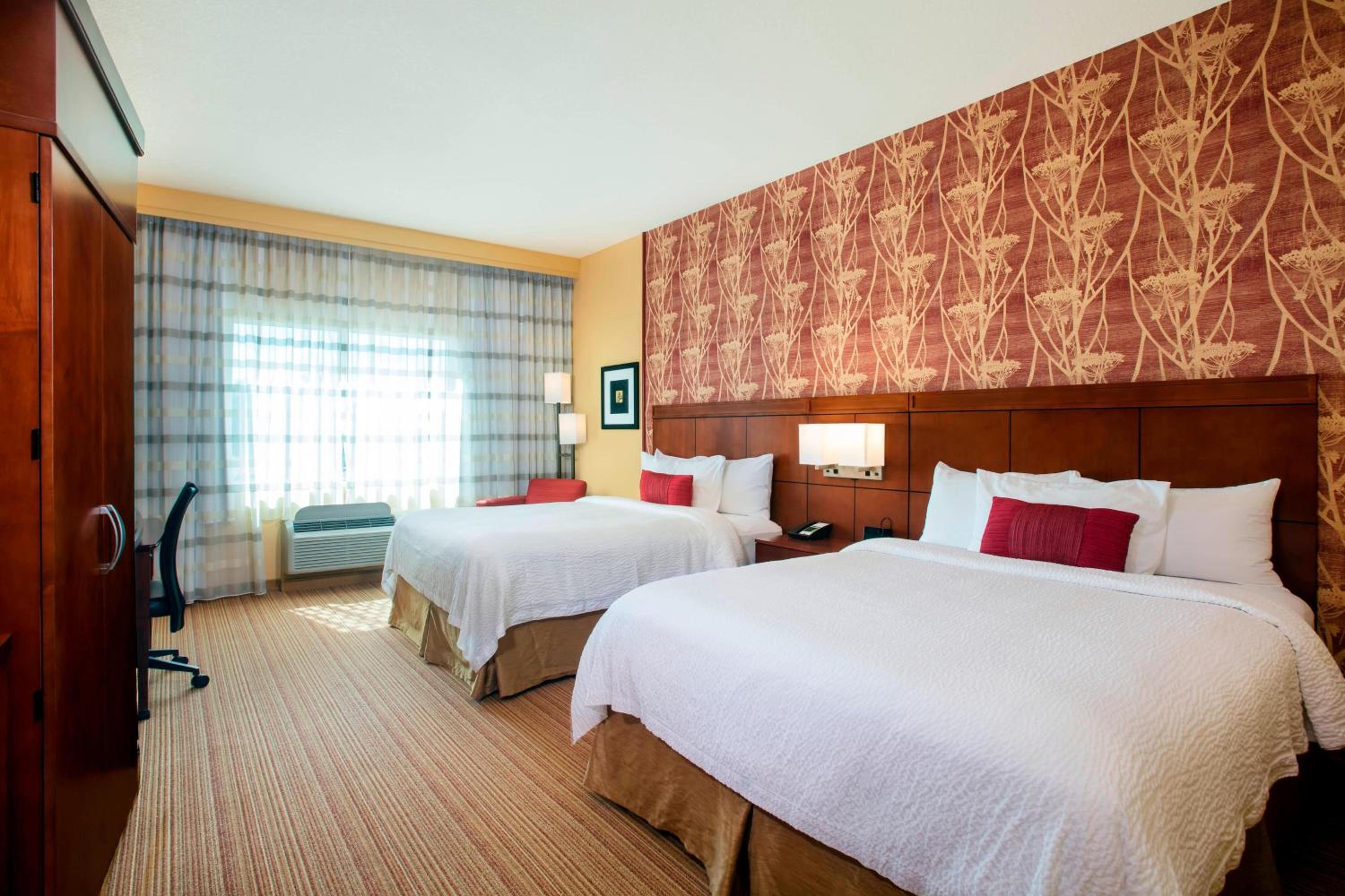 Queen Room with Two Queen Beds - Hearing Accessible - Photo 1