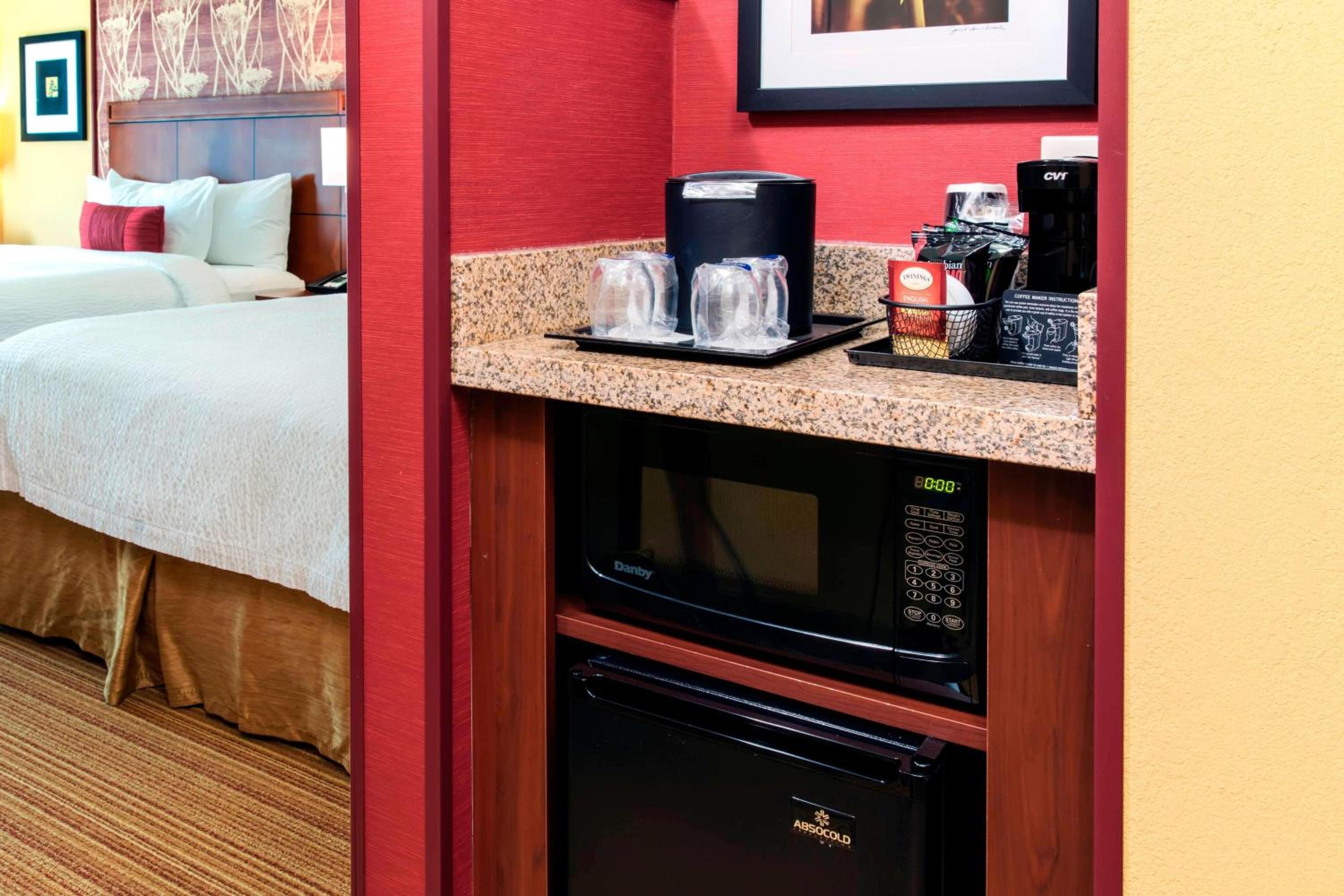 Queen Room with Two Queen Beds - Hearing Accessible - Photo 3