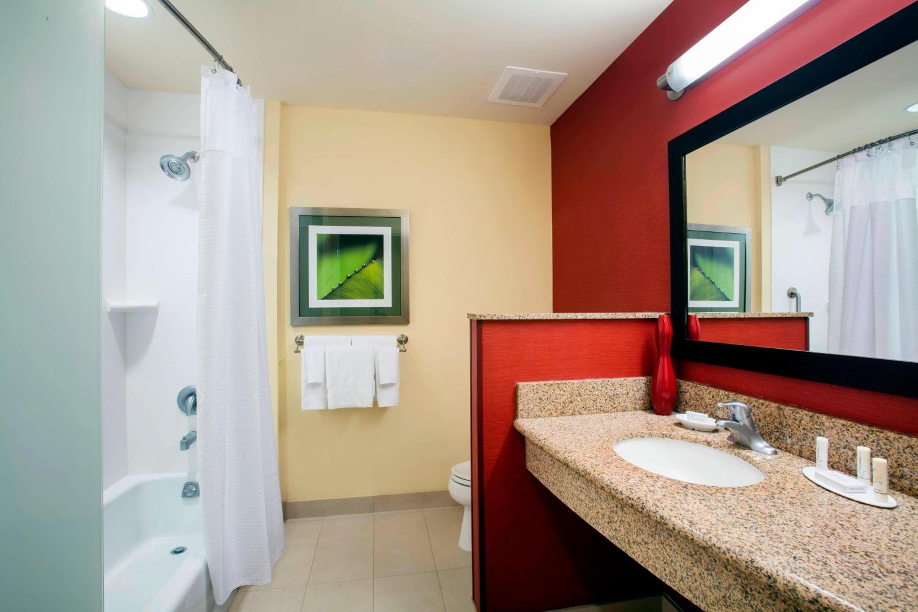 Queen Room with Two Queen Beds - Hearing Accessible - Photo 5