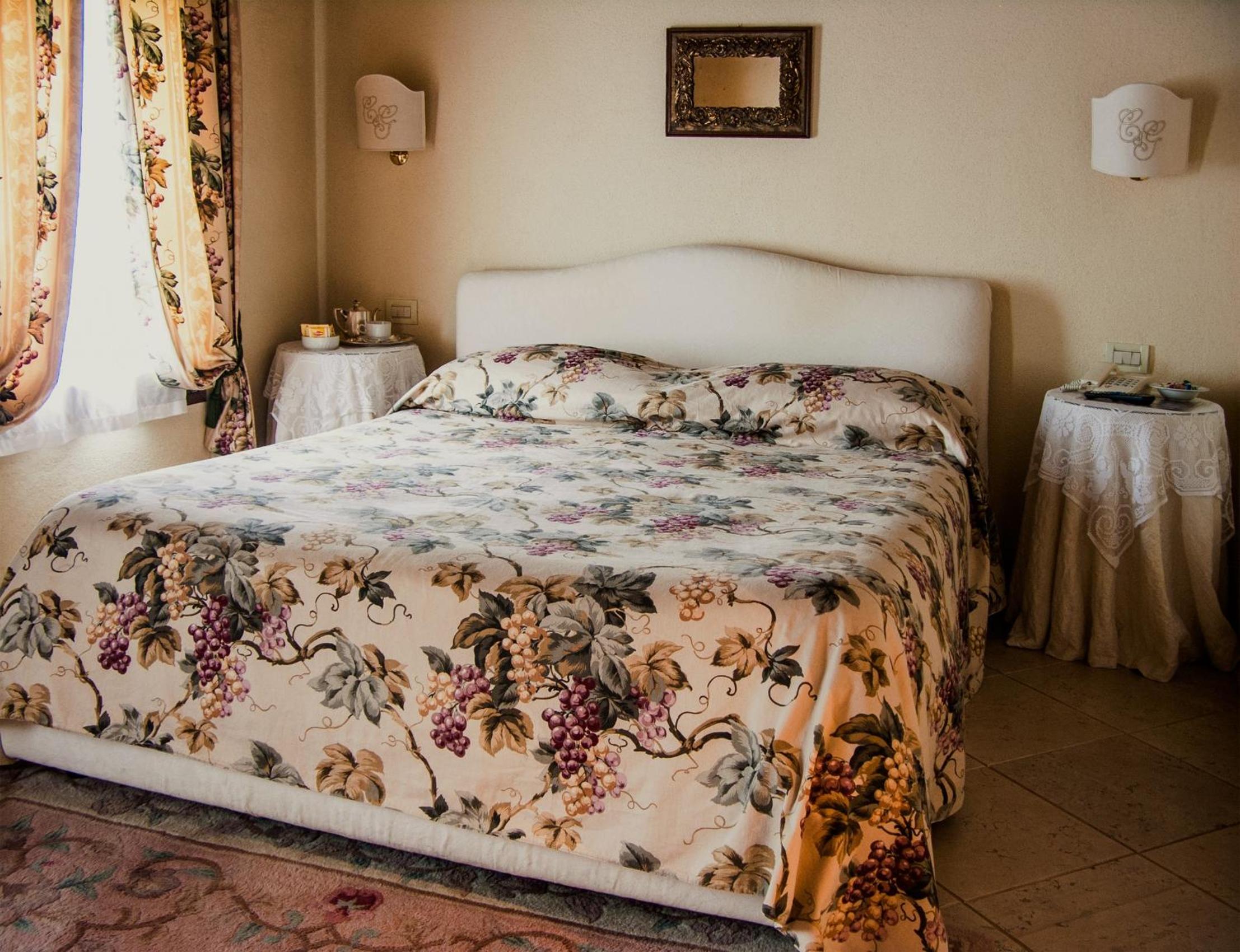 Double Room - Photo 2