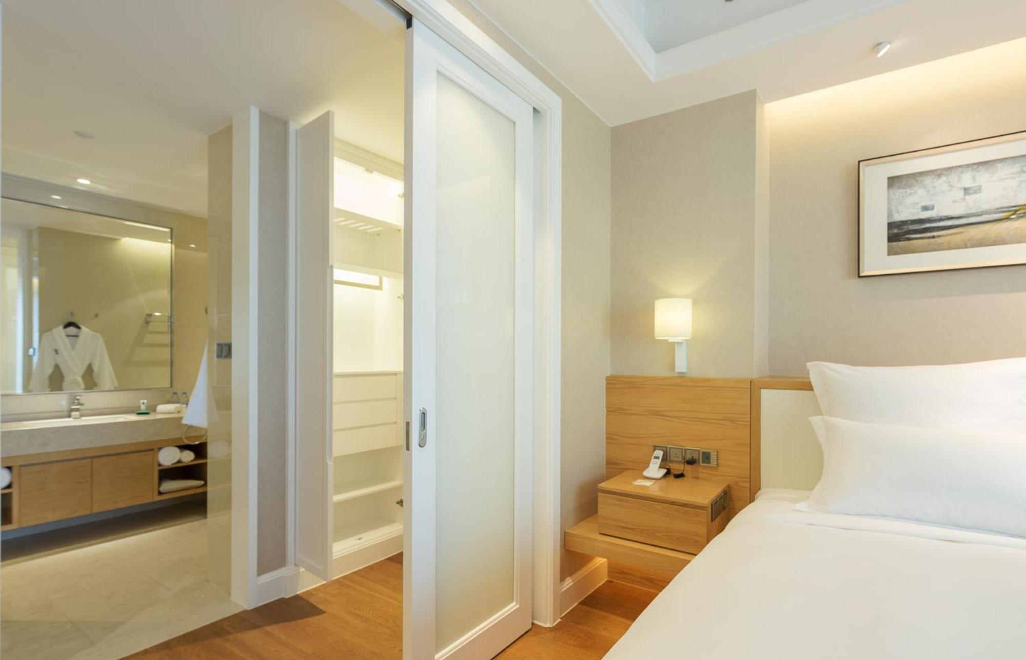 Deluxe Suite Include Access to Executive Lounge photo 1