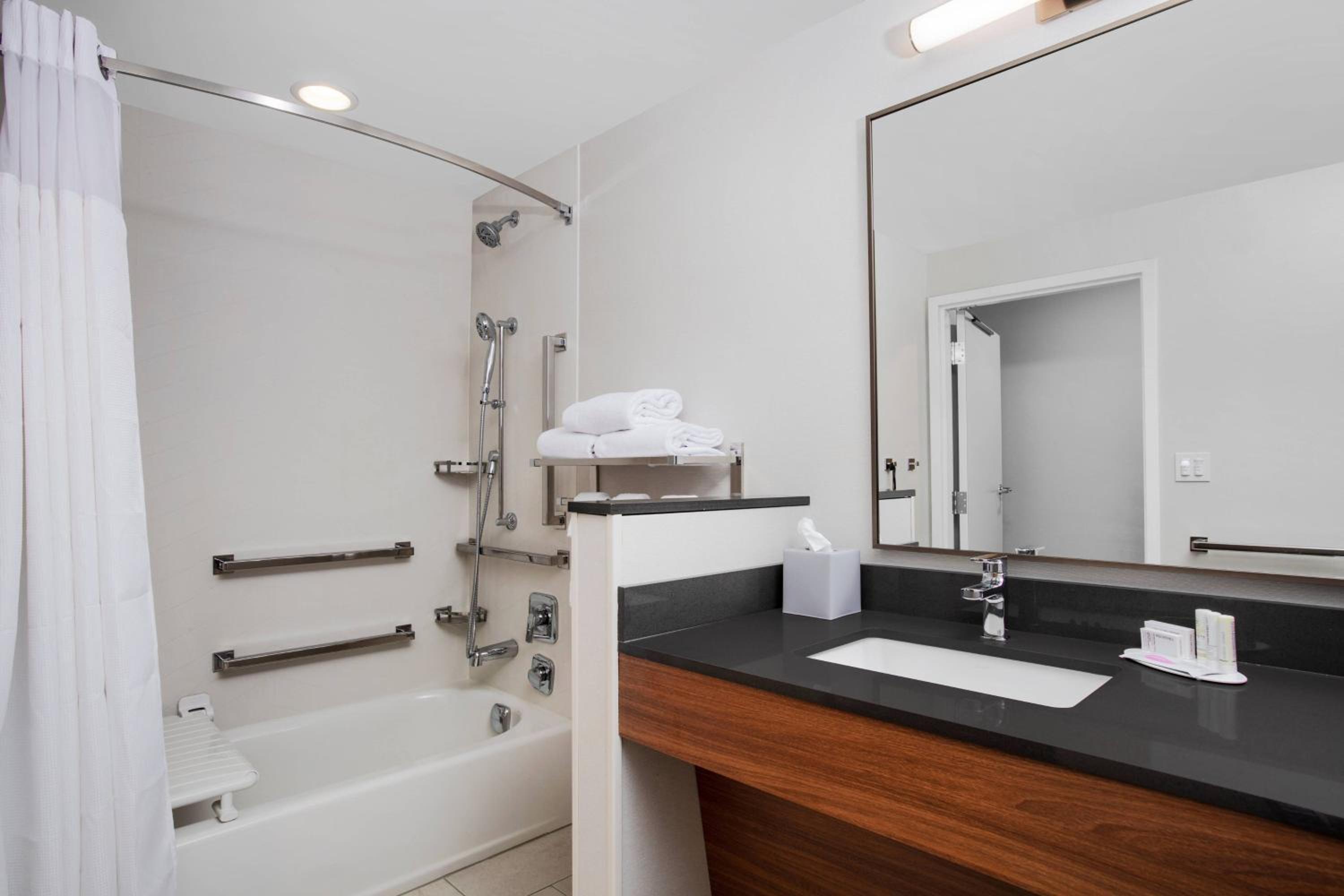 King Room - Hearing Accessible - Photo 8