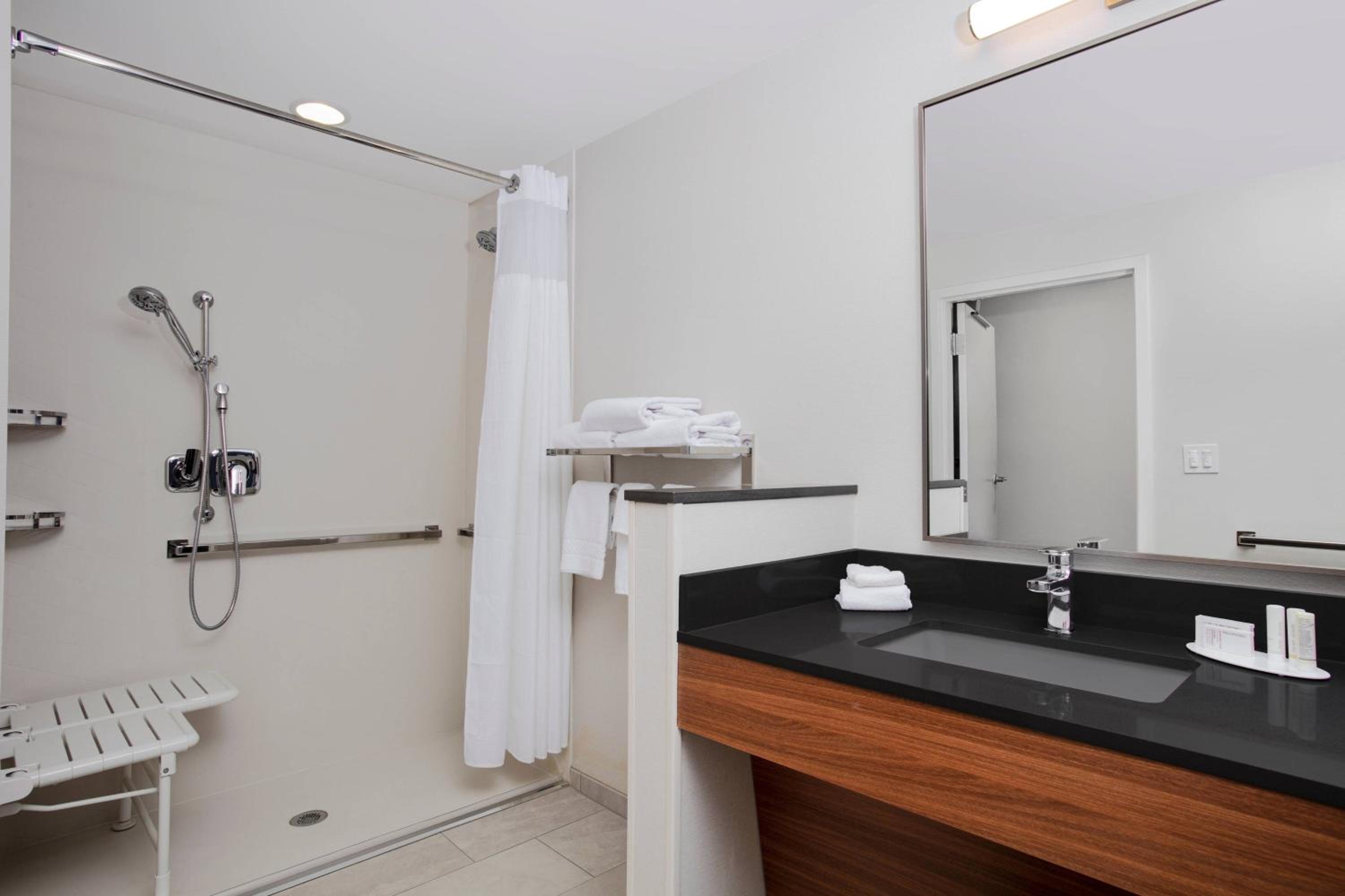 King Room - Hearing Accessible - Photo 9