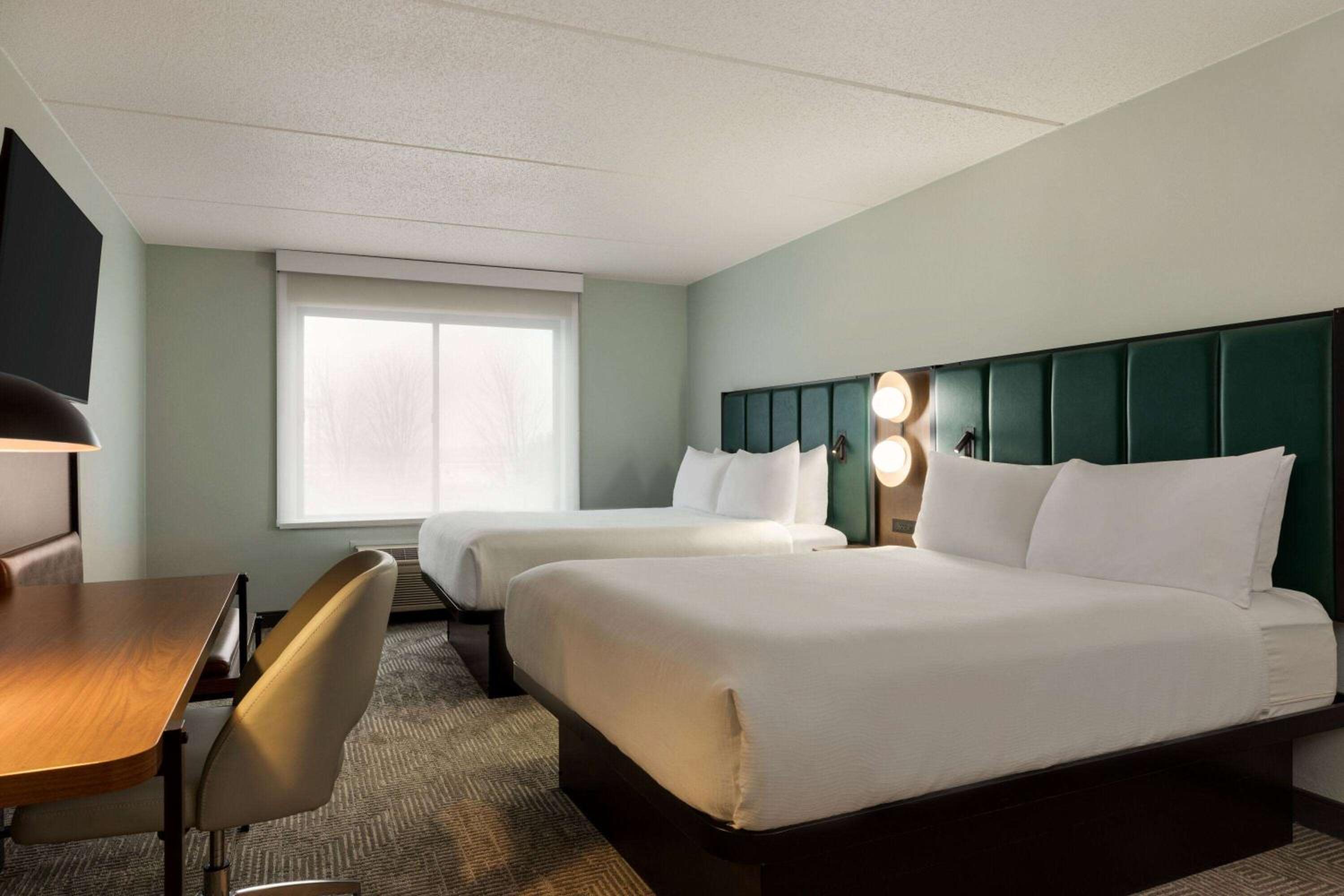 Queen Room with Two Queen Beds - Pet Friendly/Non-Smoking - Photo 2