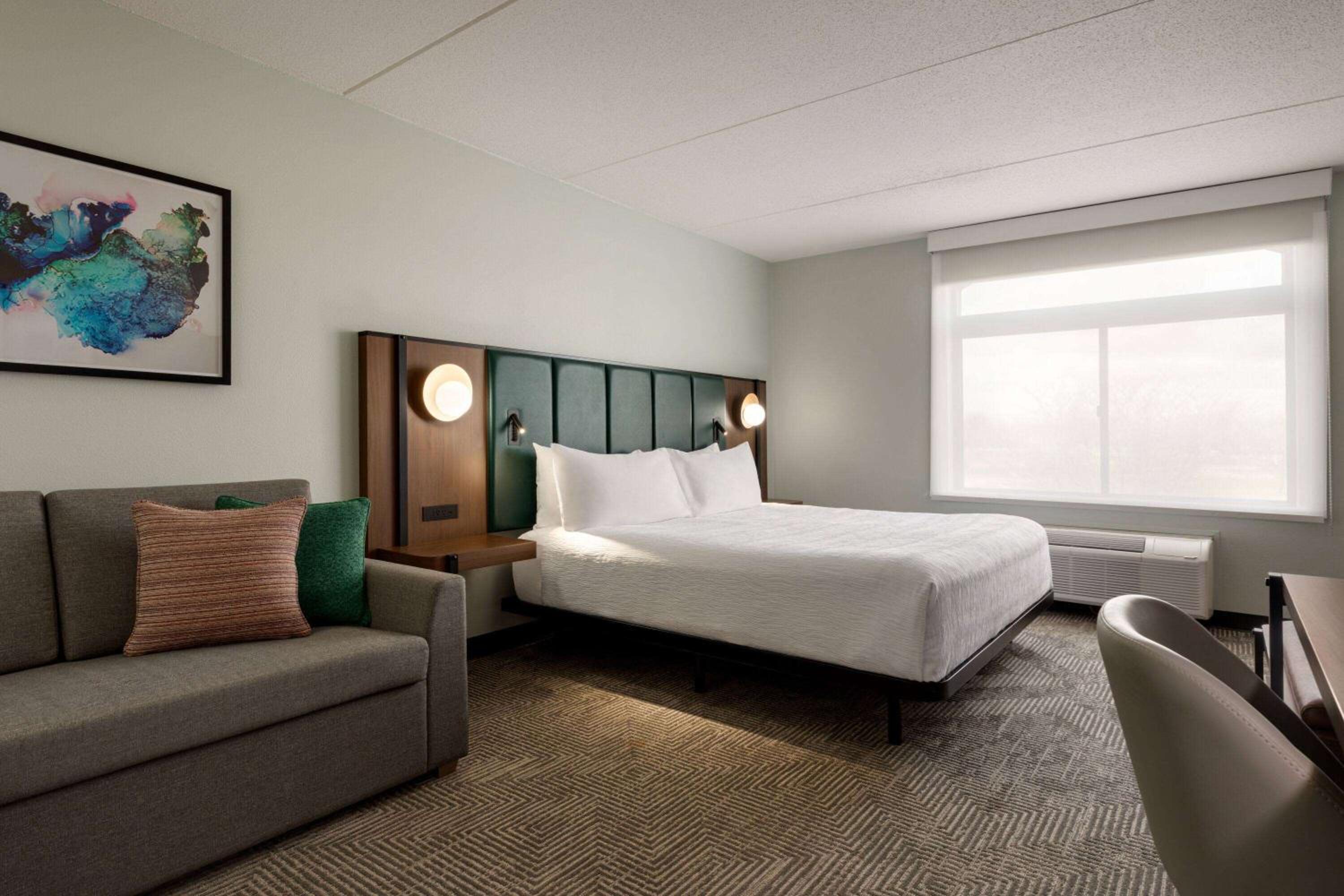 King Room with One King Bed - Pet Friendly/Non-Smoking - Photo 2