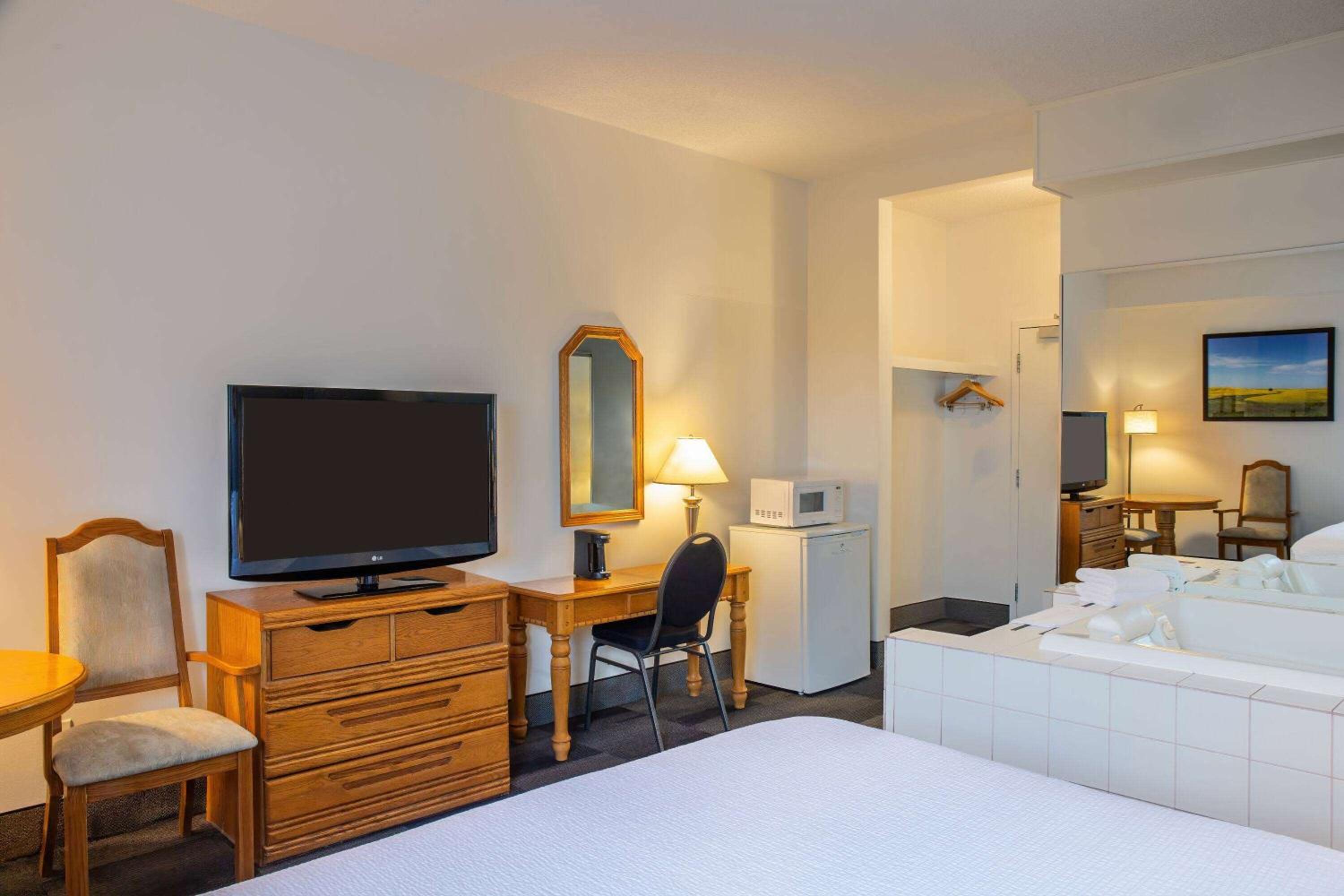 Superior King Room - Non-Smoking - Photo 2