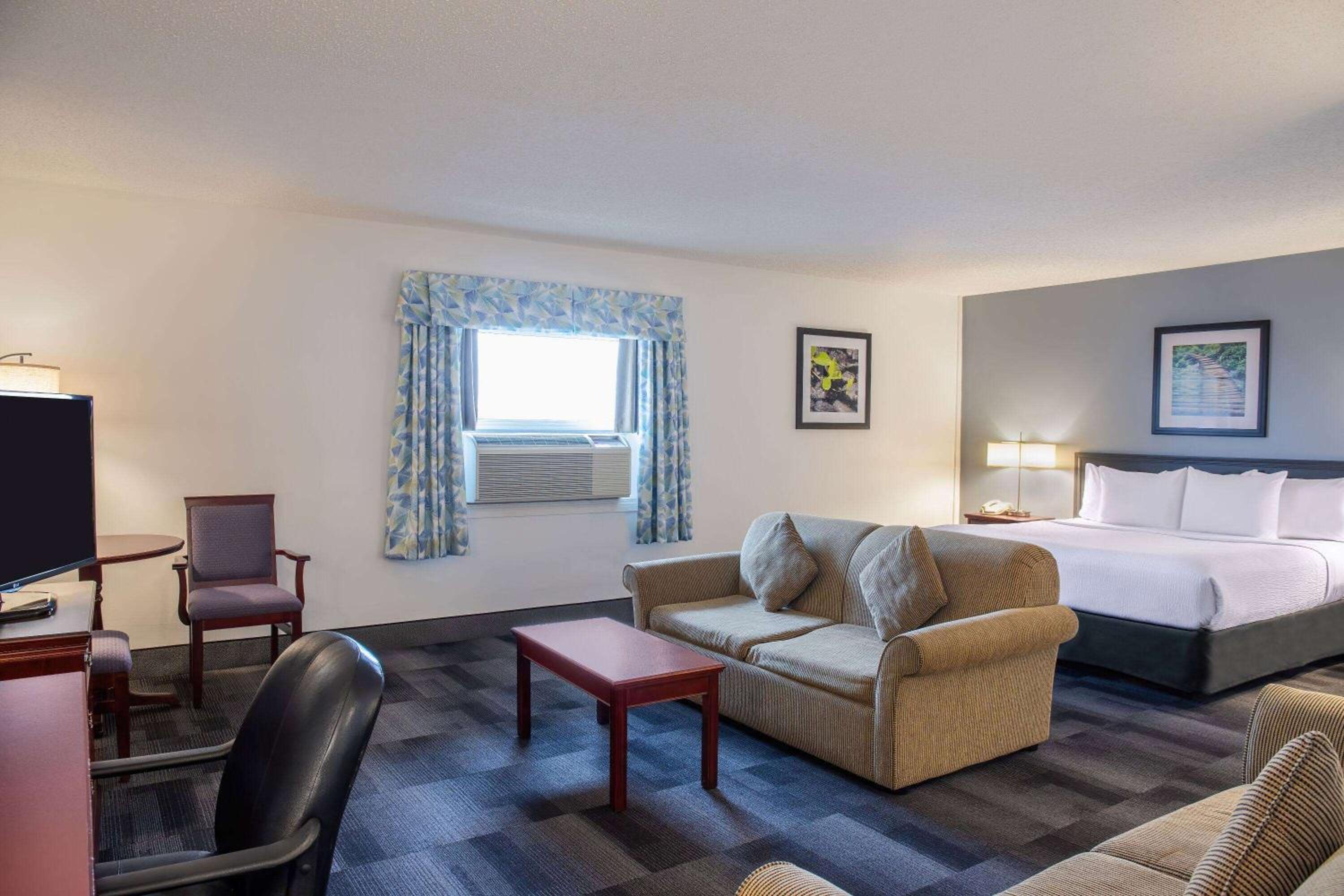 Premier King Room - Non-Smoking - Photo 1