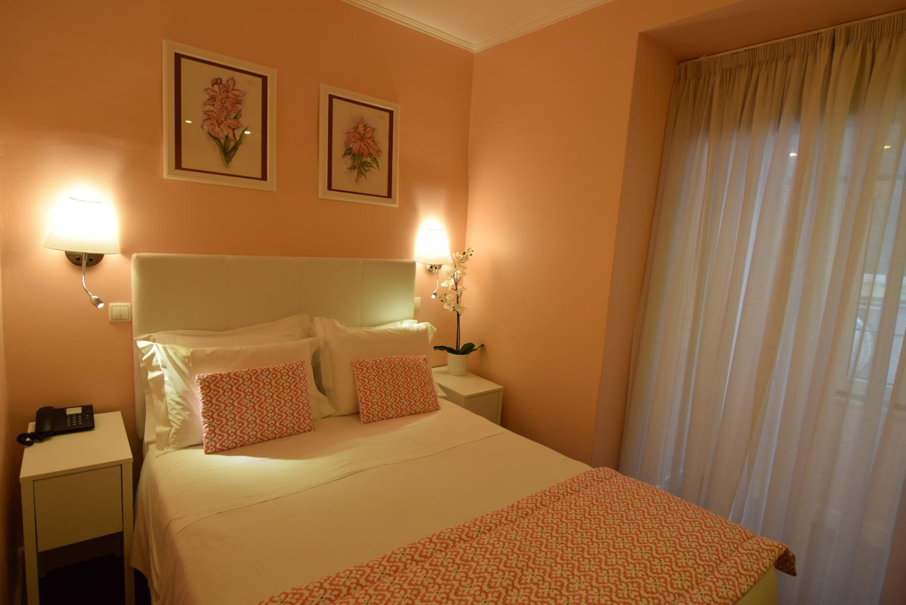 Small Single Room photo 2