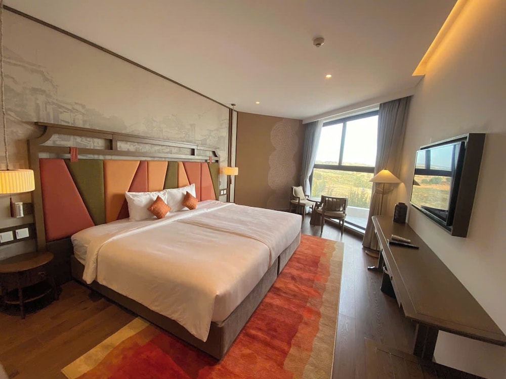 Deluxe Double Room, Partial Ocean View photo 3