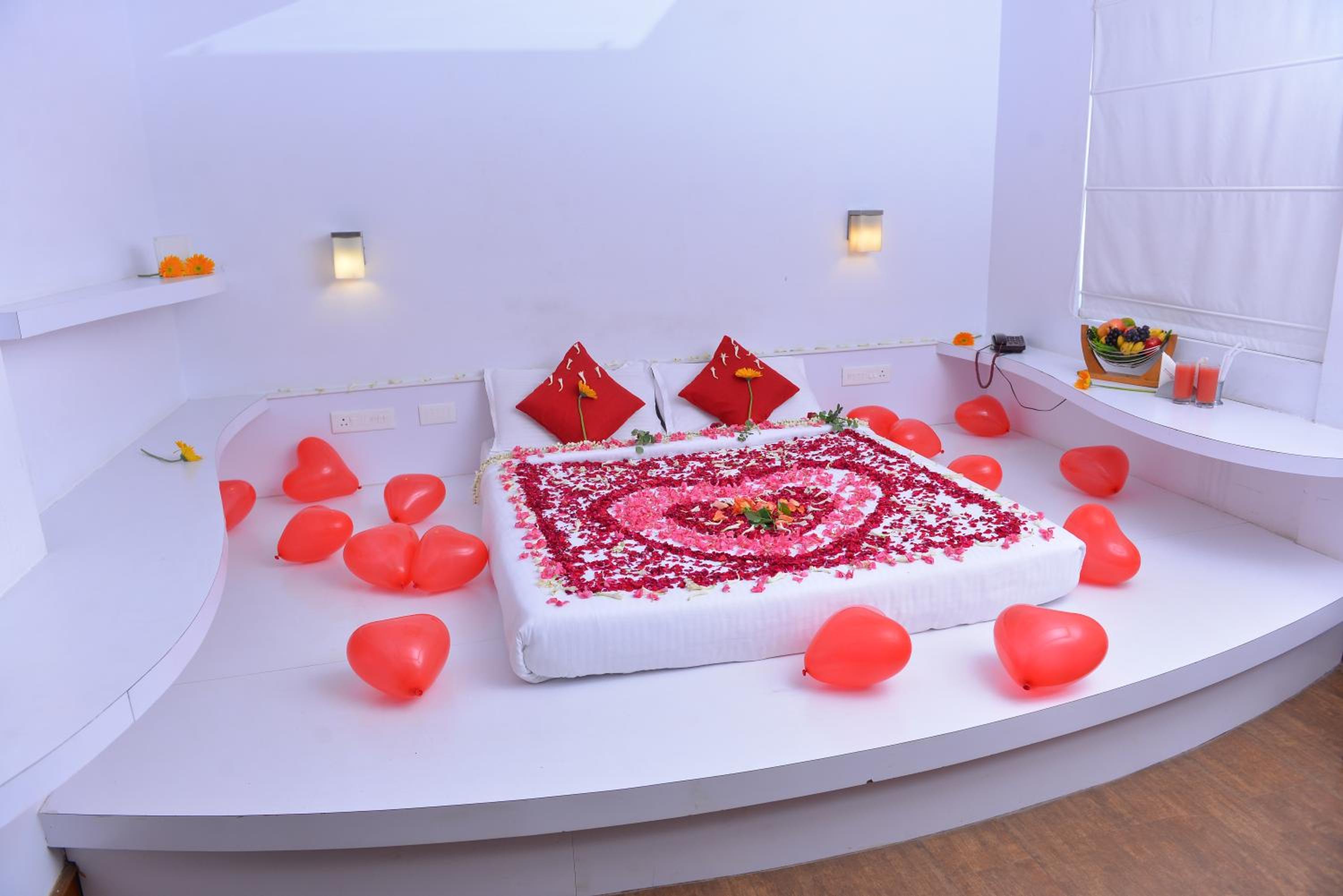 Honeymoon Cozy Corner Room - Photo 3