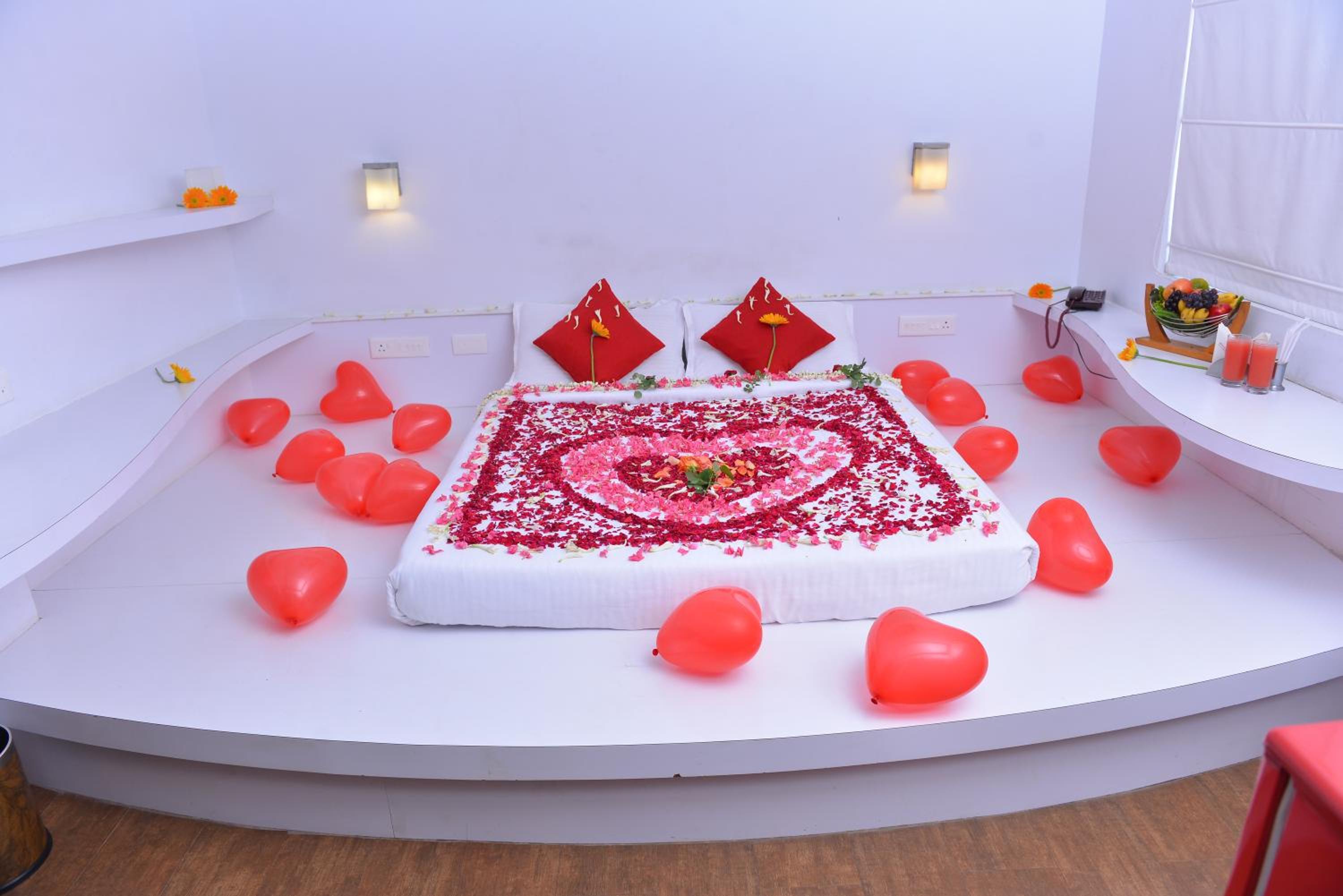 Honeymoon Cozy Corner Room - Photo 4