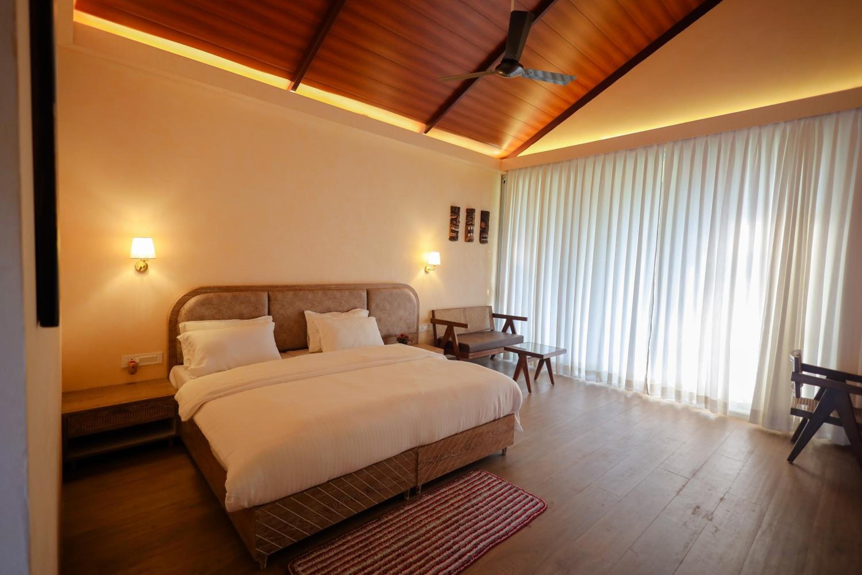 Luxury Cottage Room - Photo 8
