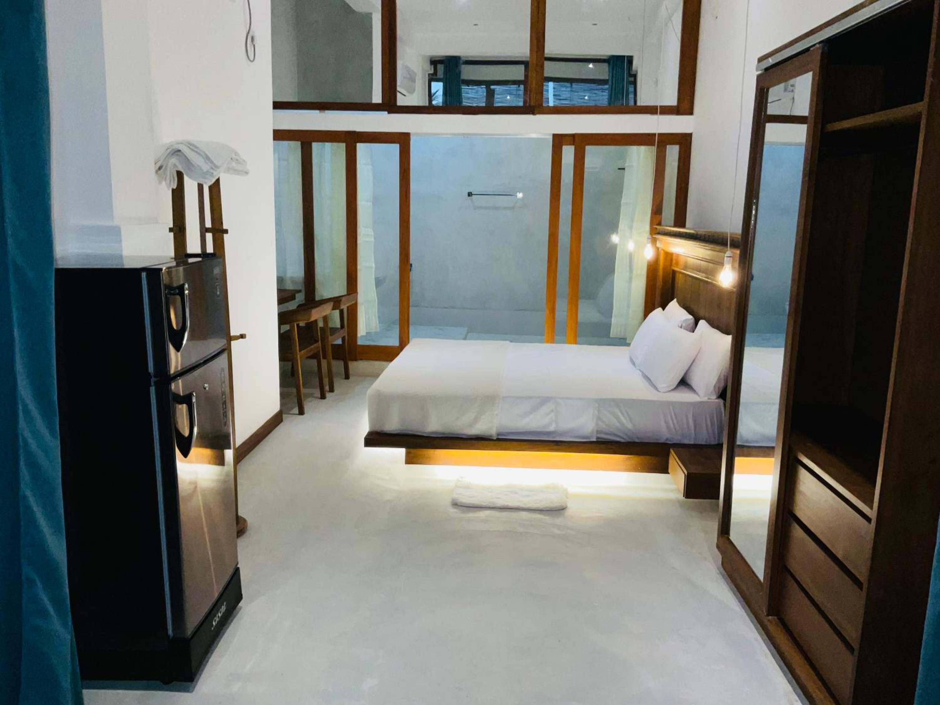 Deluxe Double Room with Balcony and Sea View photo 2