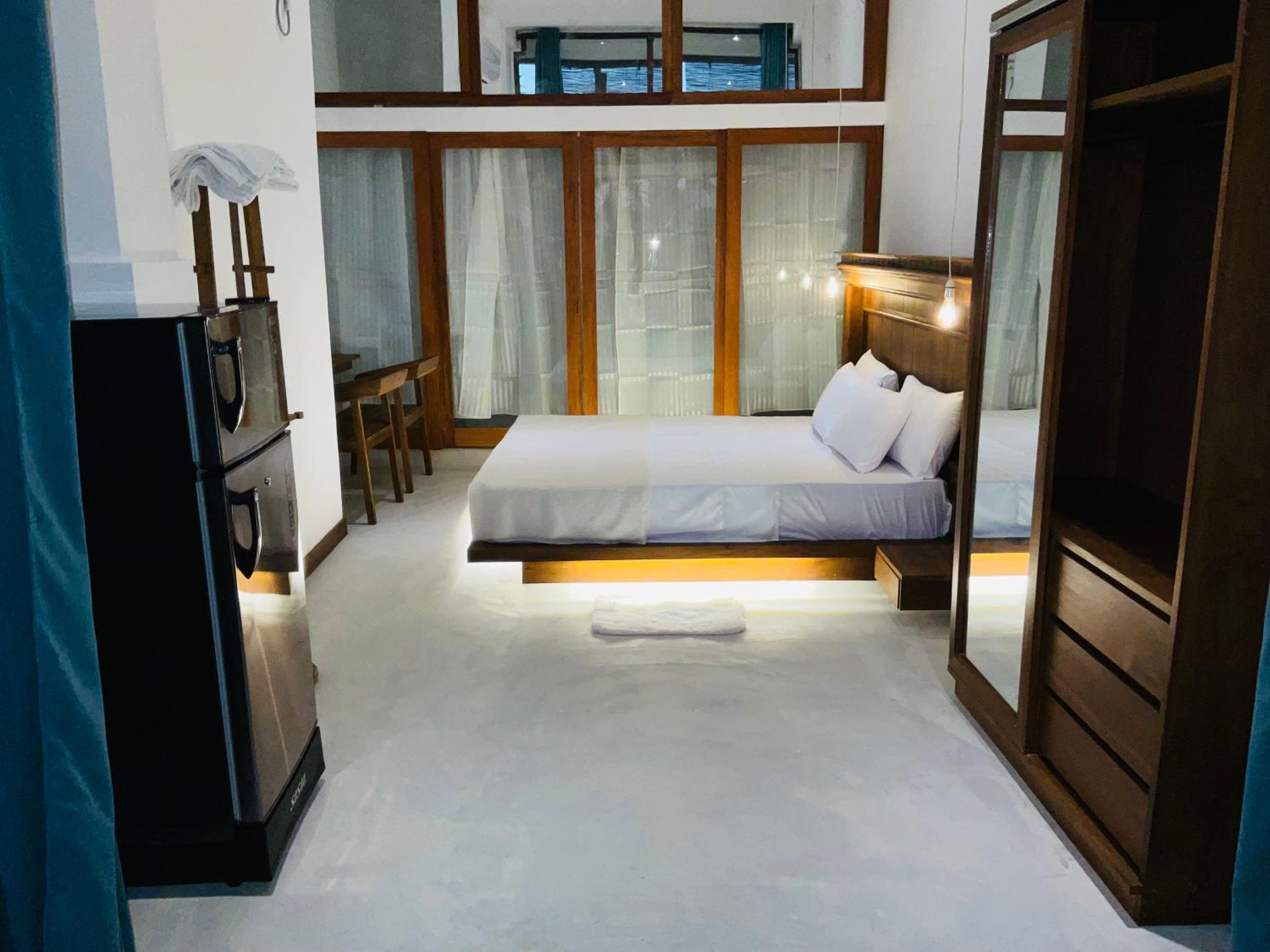 Deluxe Double Room with Balcony and Sea View photo 2