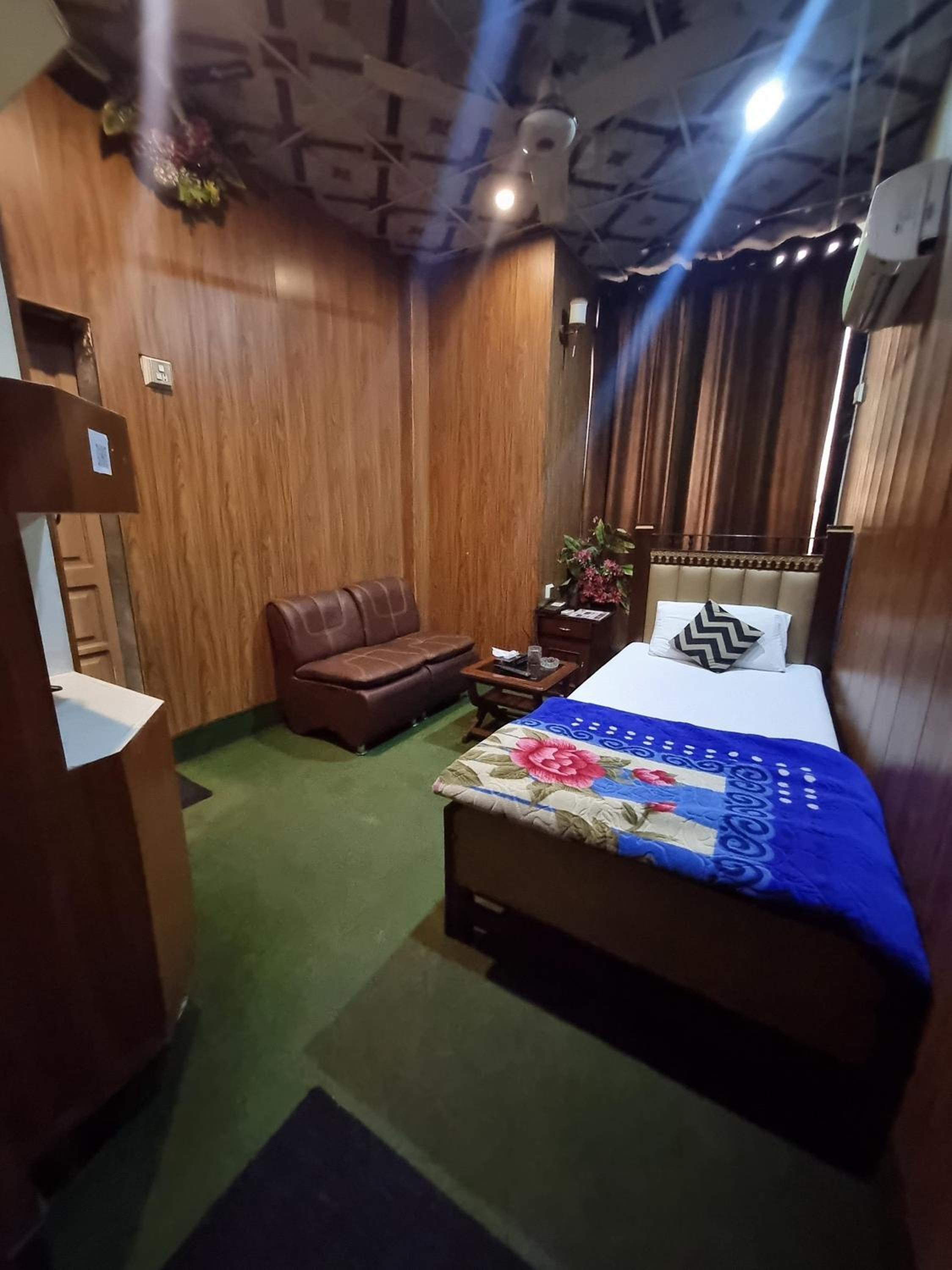 Budget Single Room photo 3