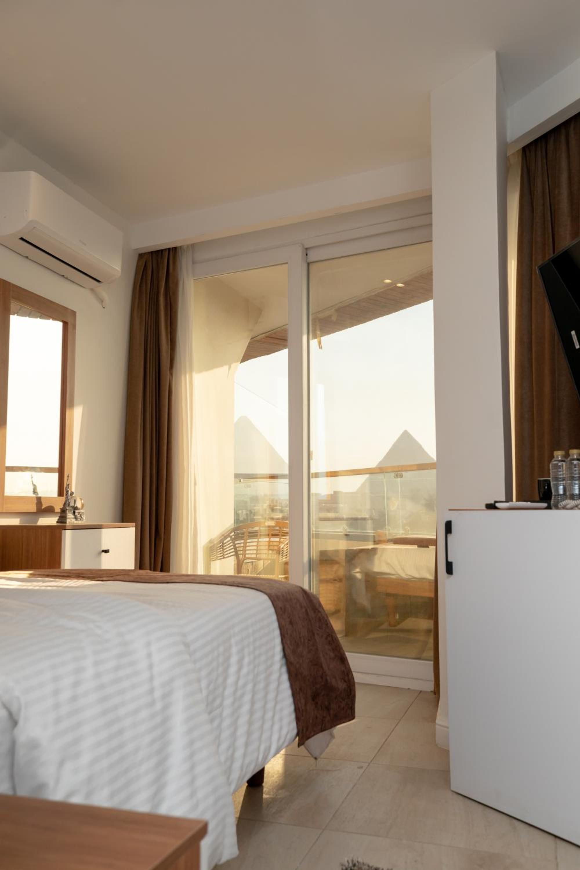 Junior Suite with Balcony Pyramids View