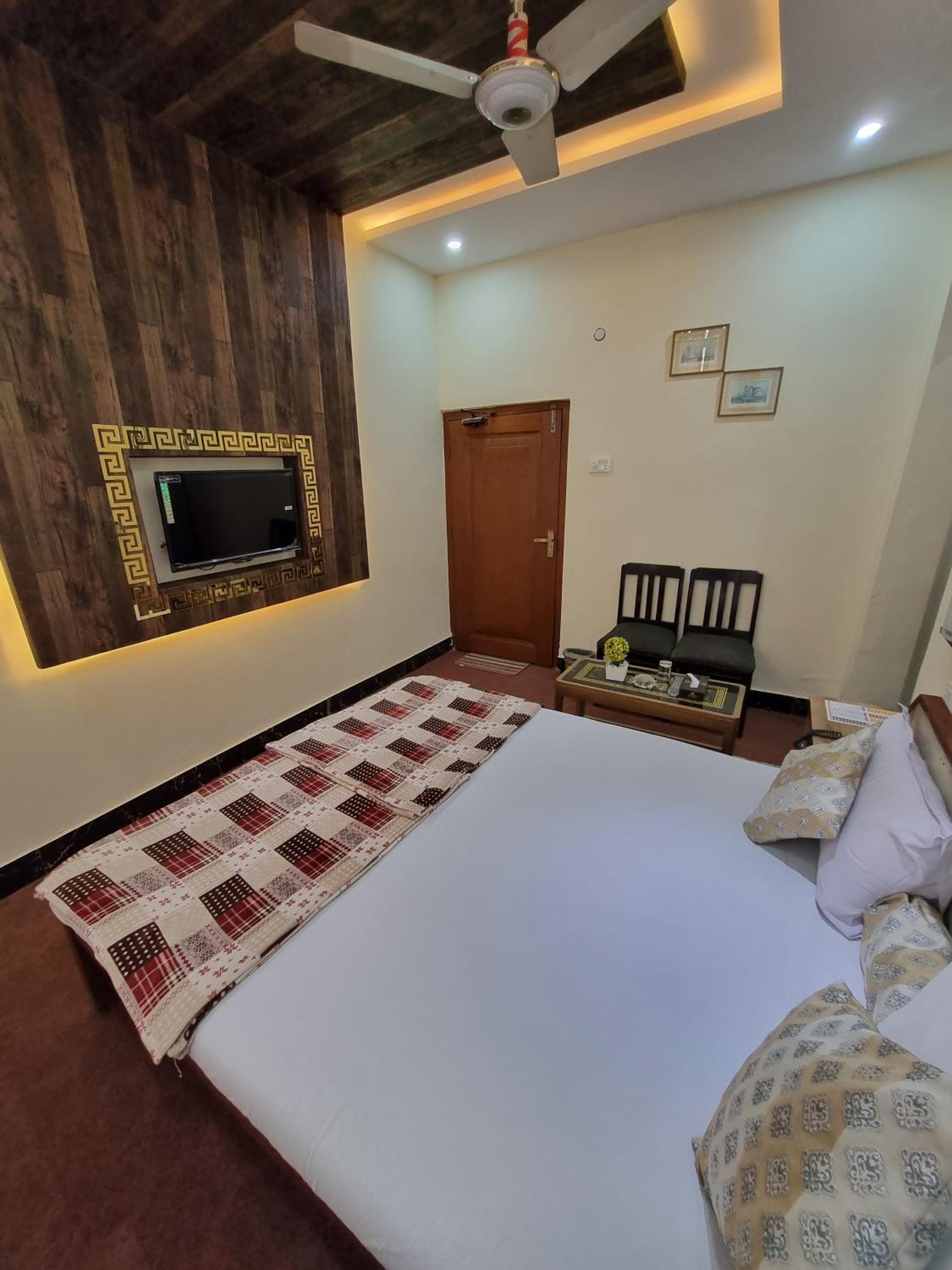Deluxe King Room photo 1