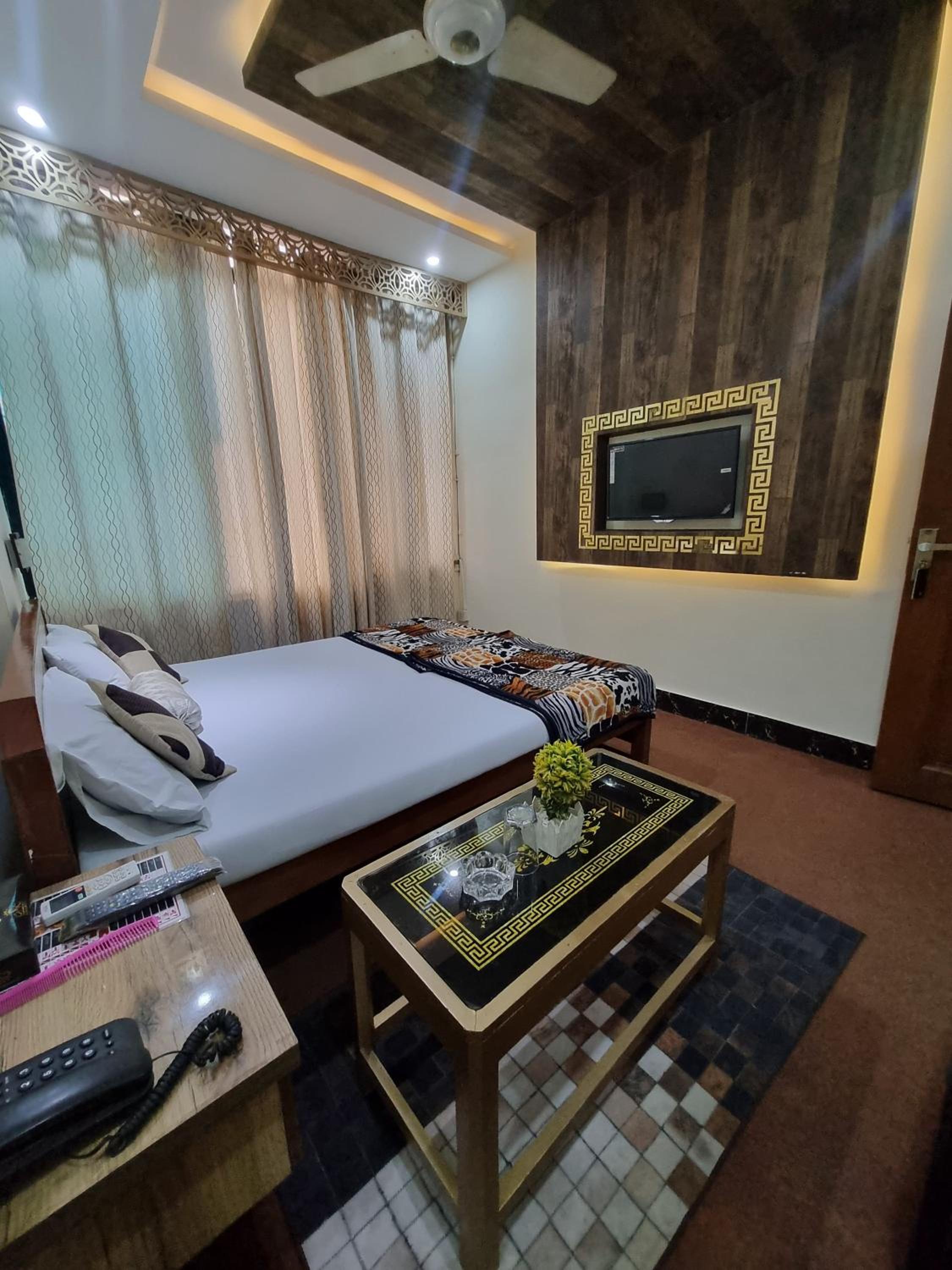 Deluxe King Room photo 2