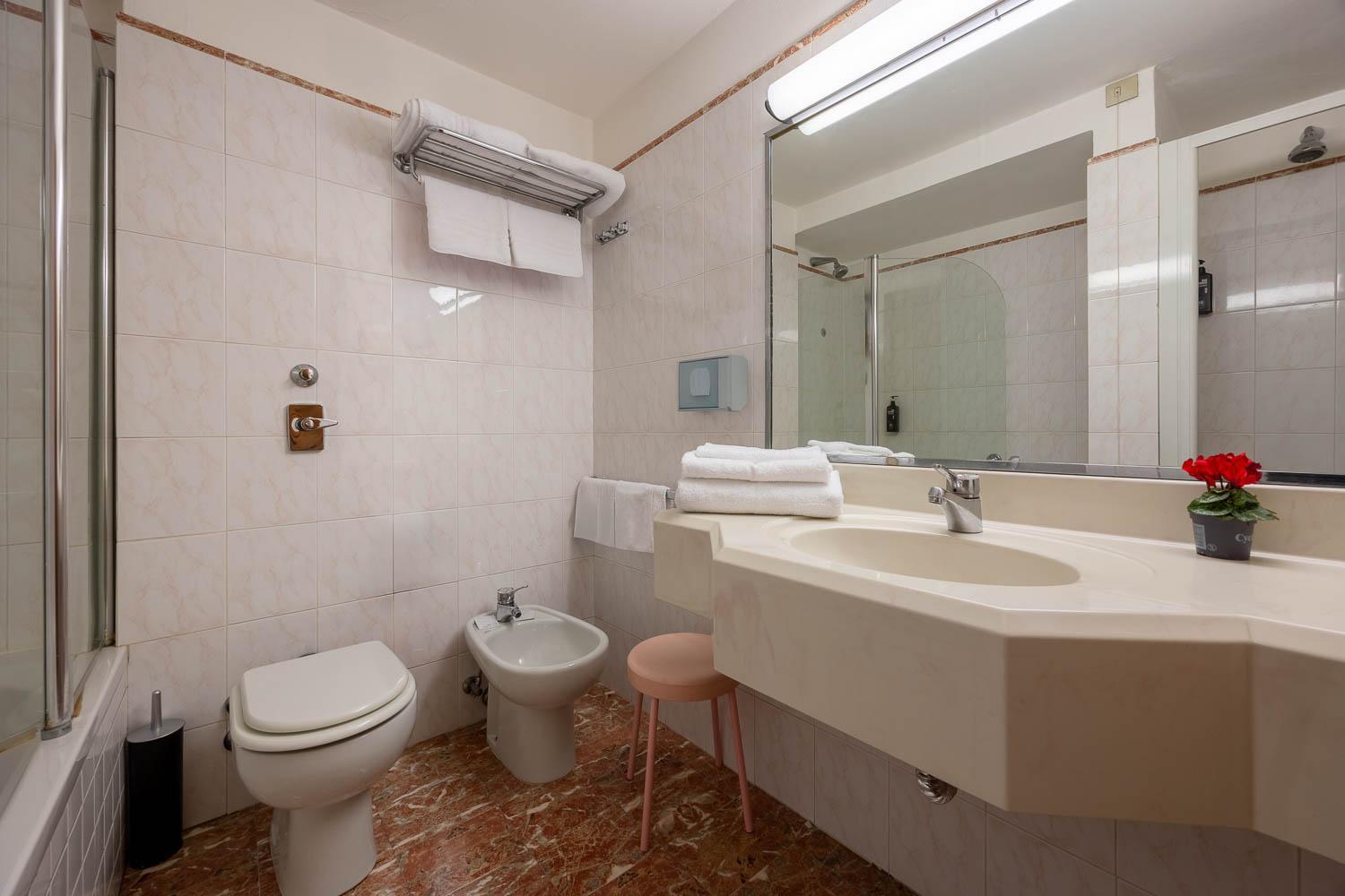Superior Quadruple Room - Photo 1