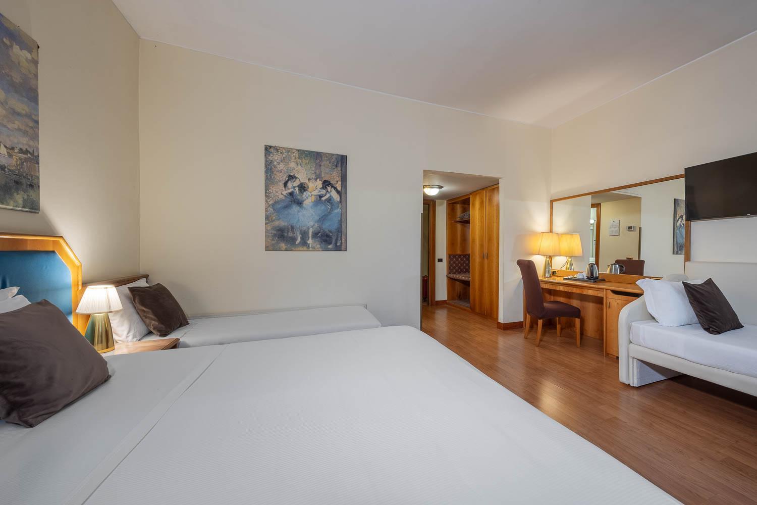Superior Quadruple Room - Photo 4