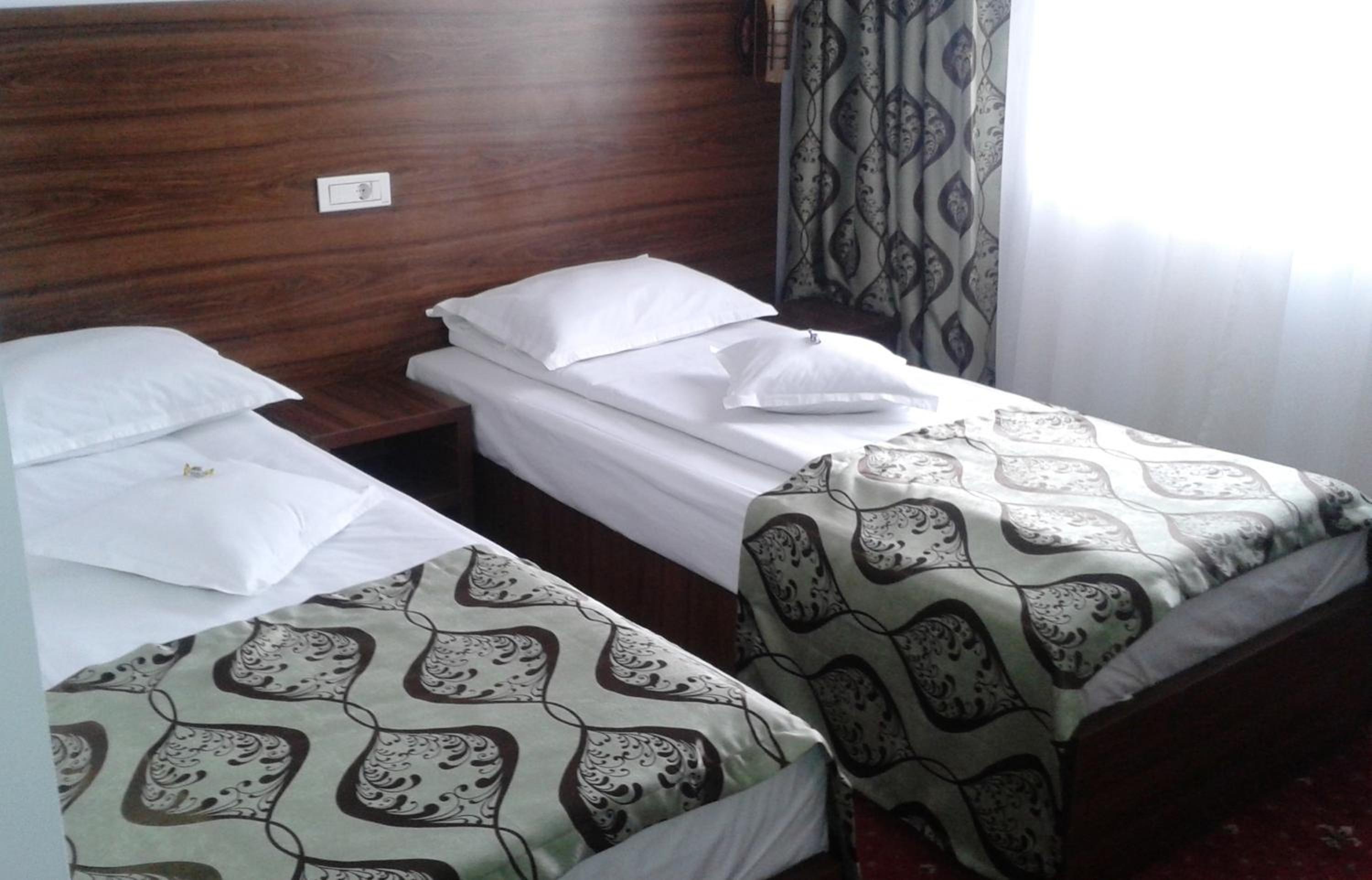 Twin Room - Photo 2