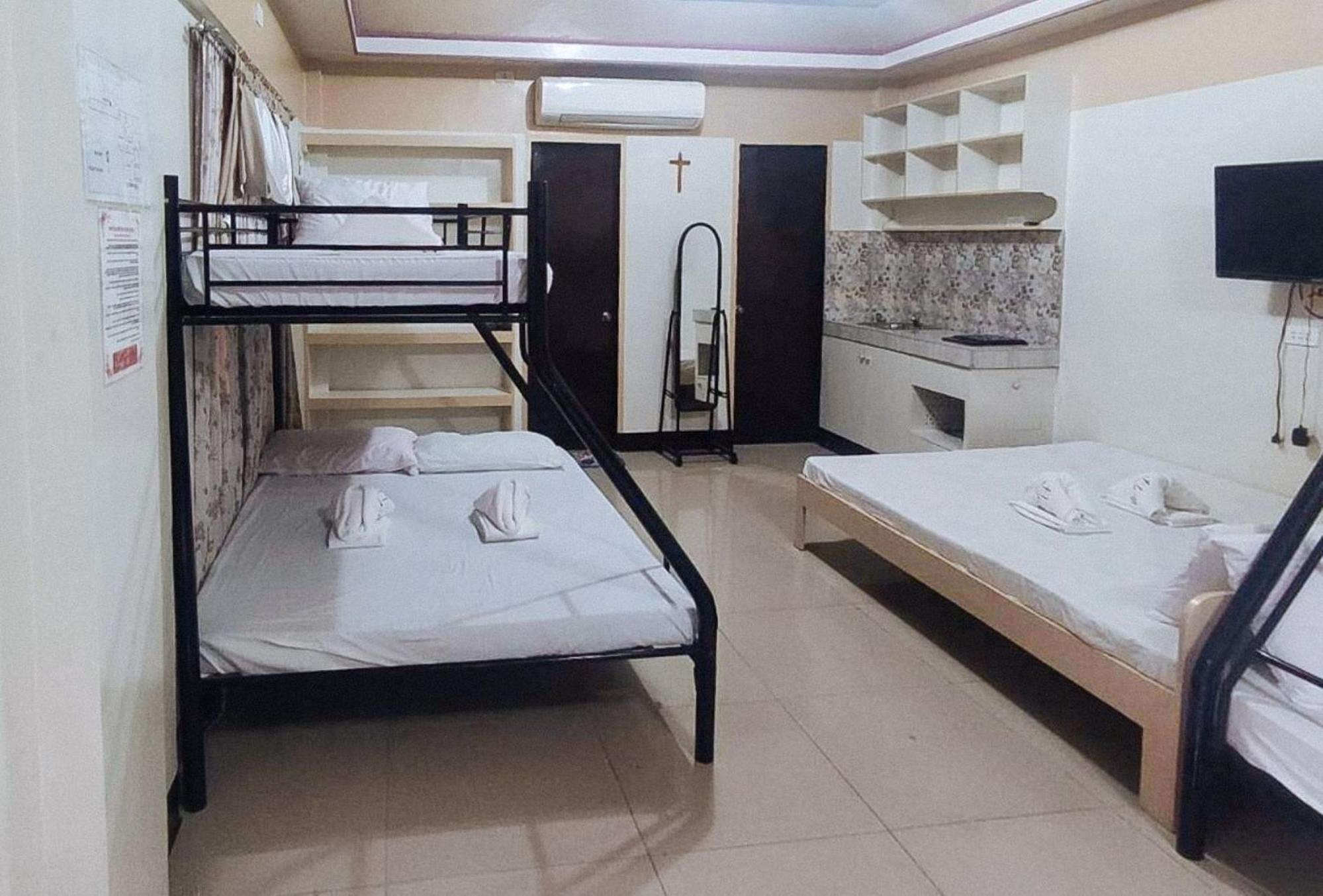 Deluxe Family Room - Photo 2