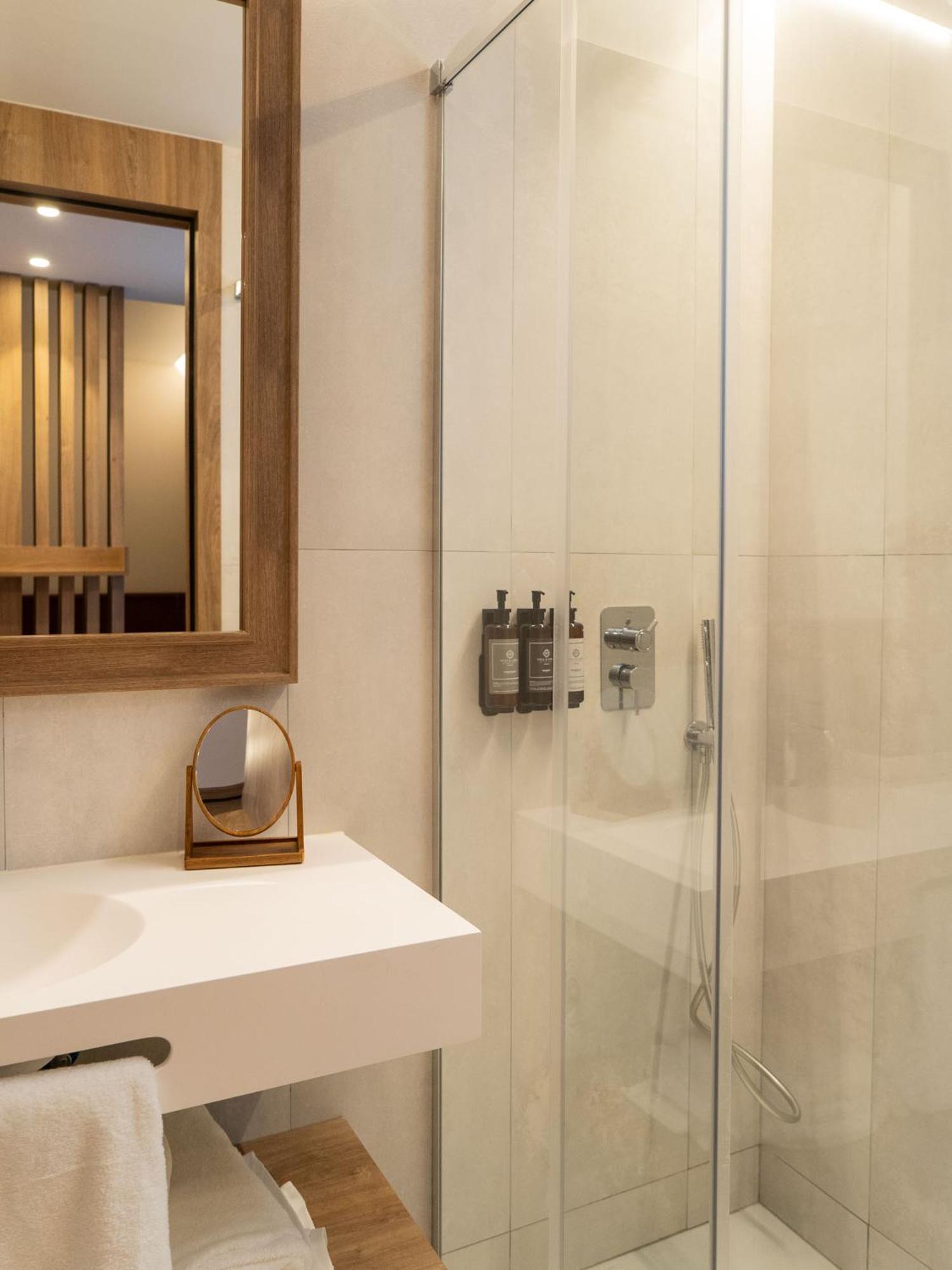 Deluxe Double or Twin Room with City View