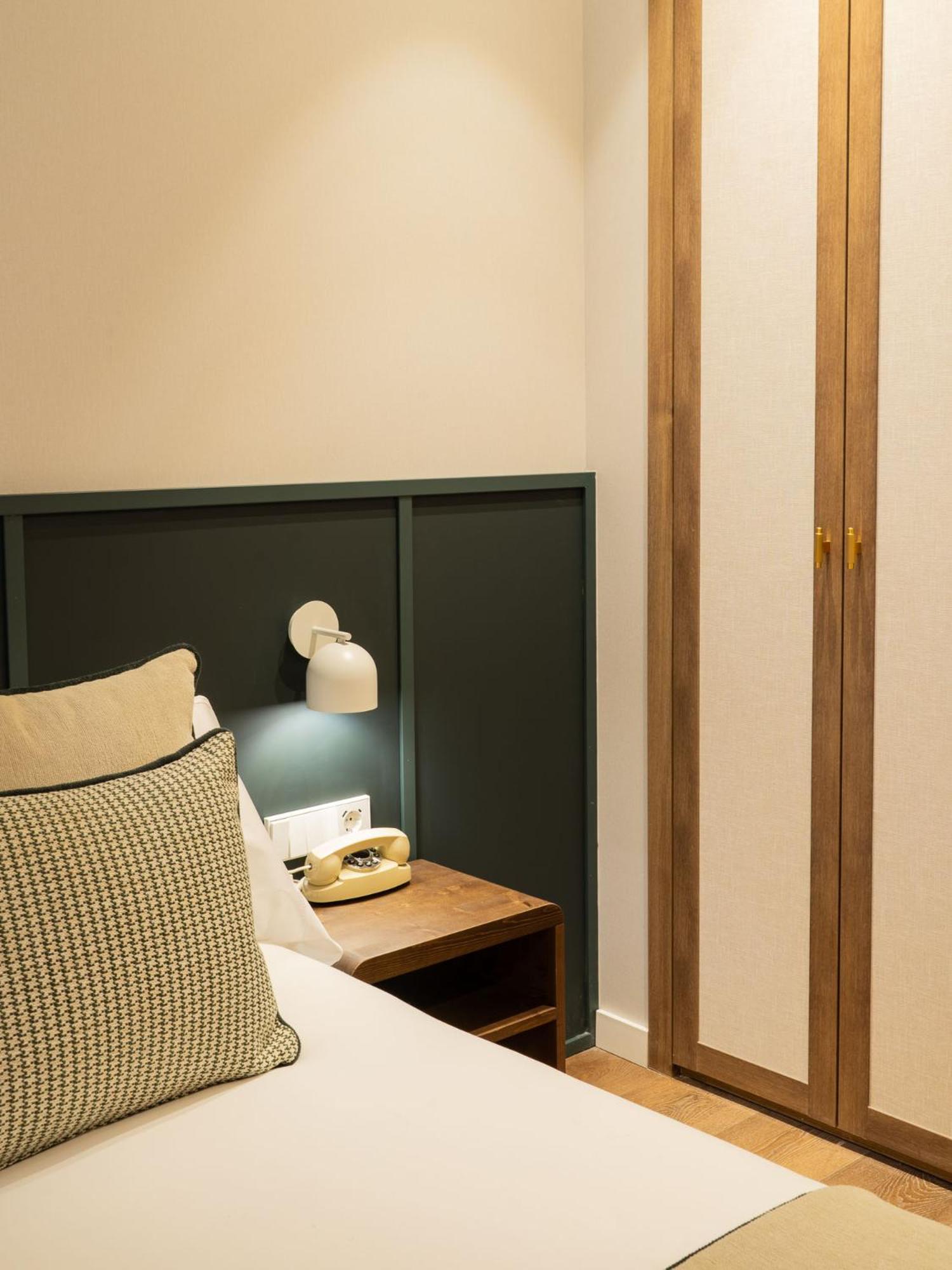 Deluxe Double or Twin Room with City View Deluxe Double or Twin Room with City View