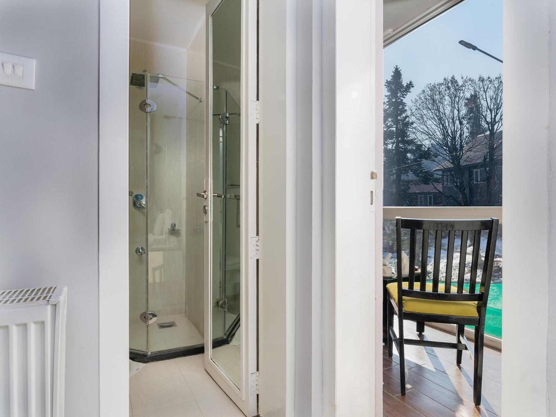 Double Room with Balcony - Photo 1