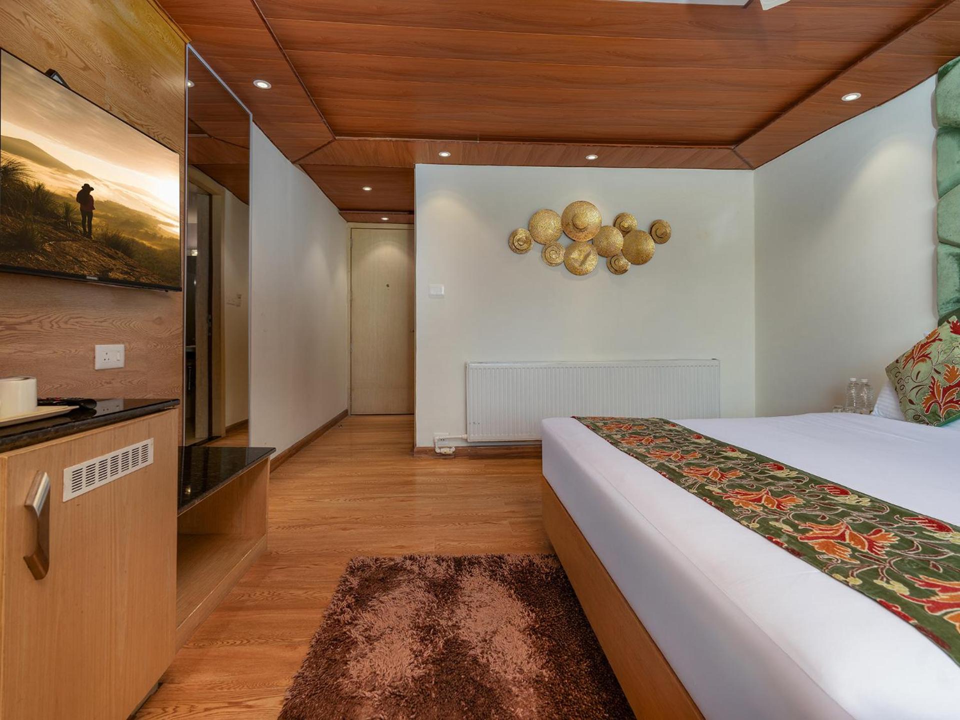 Double Room with Balcony - Photo 3
