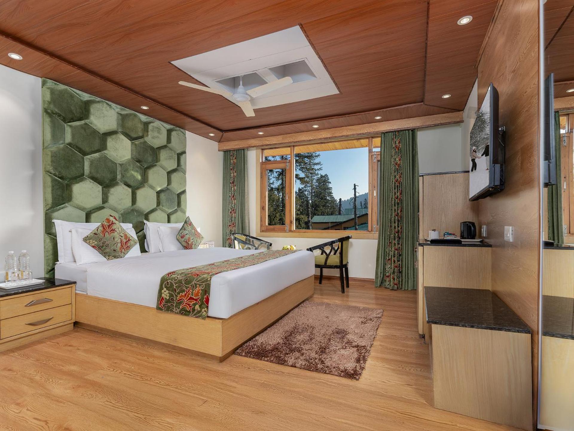 Double Room with Balcony - Photo 4