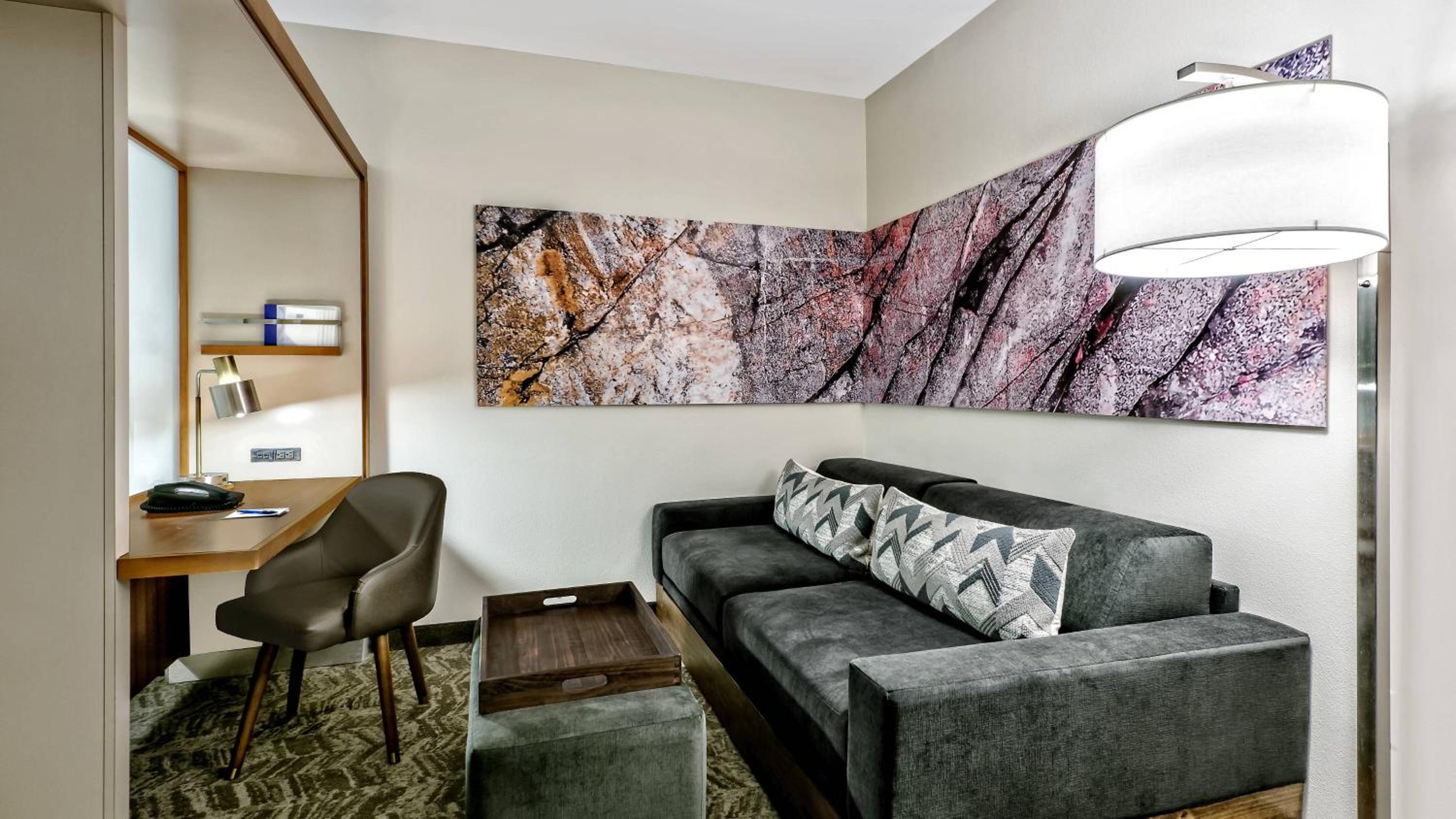 Queen Room with Two Queen Beds and Sofa Bed - High Floor