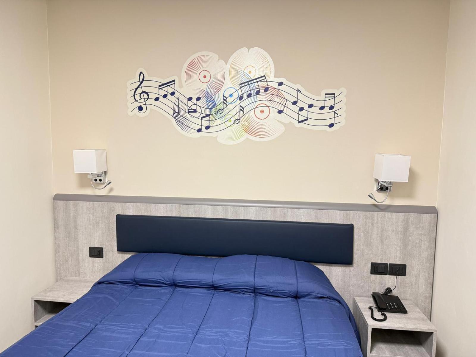 Deluxe Room - Photo 9