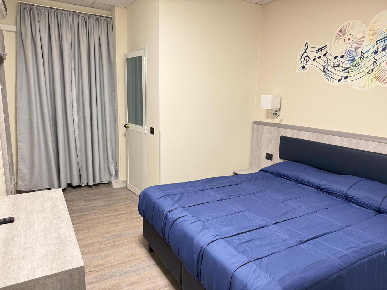 Deluxe Room - Photo 10