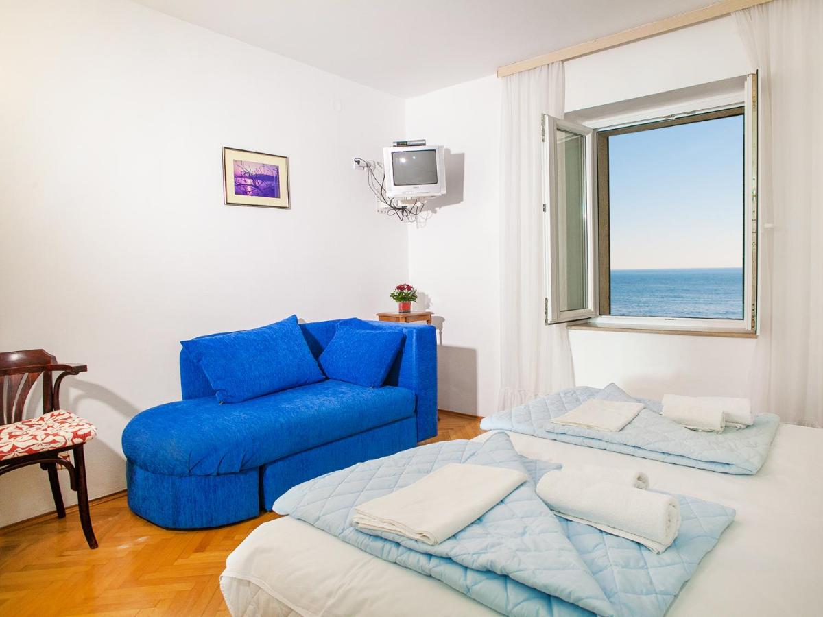 One-Bedroom Apartment photo 3