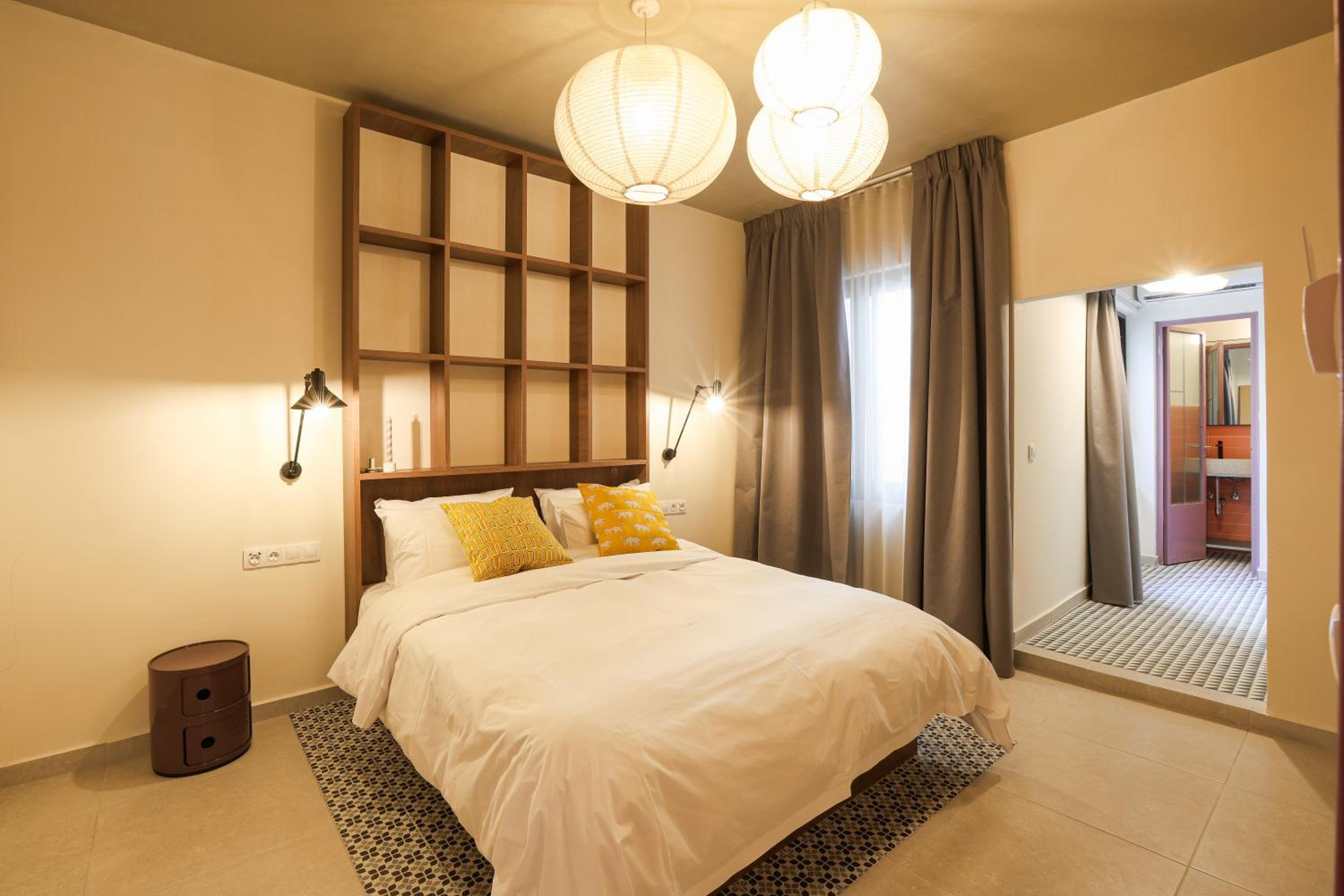  Elegant Double Room with Window photo 2