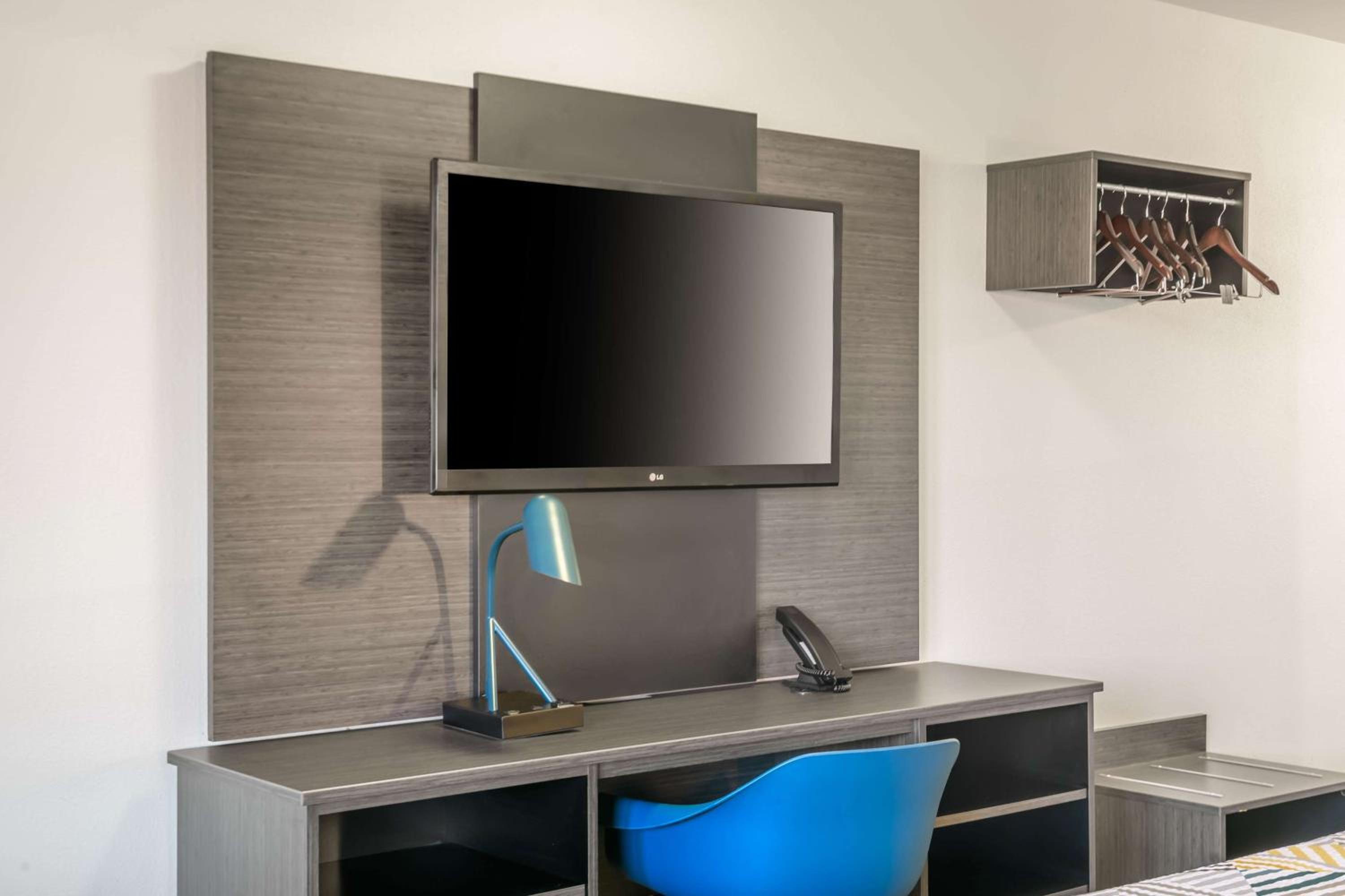 Quadruple Room - Disability Access - Non-Smoking photo 2