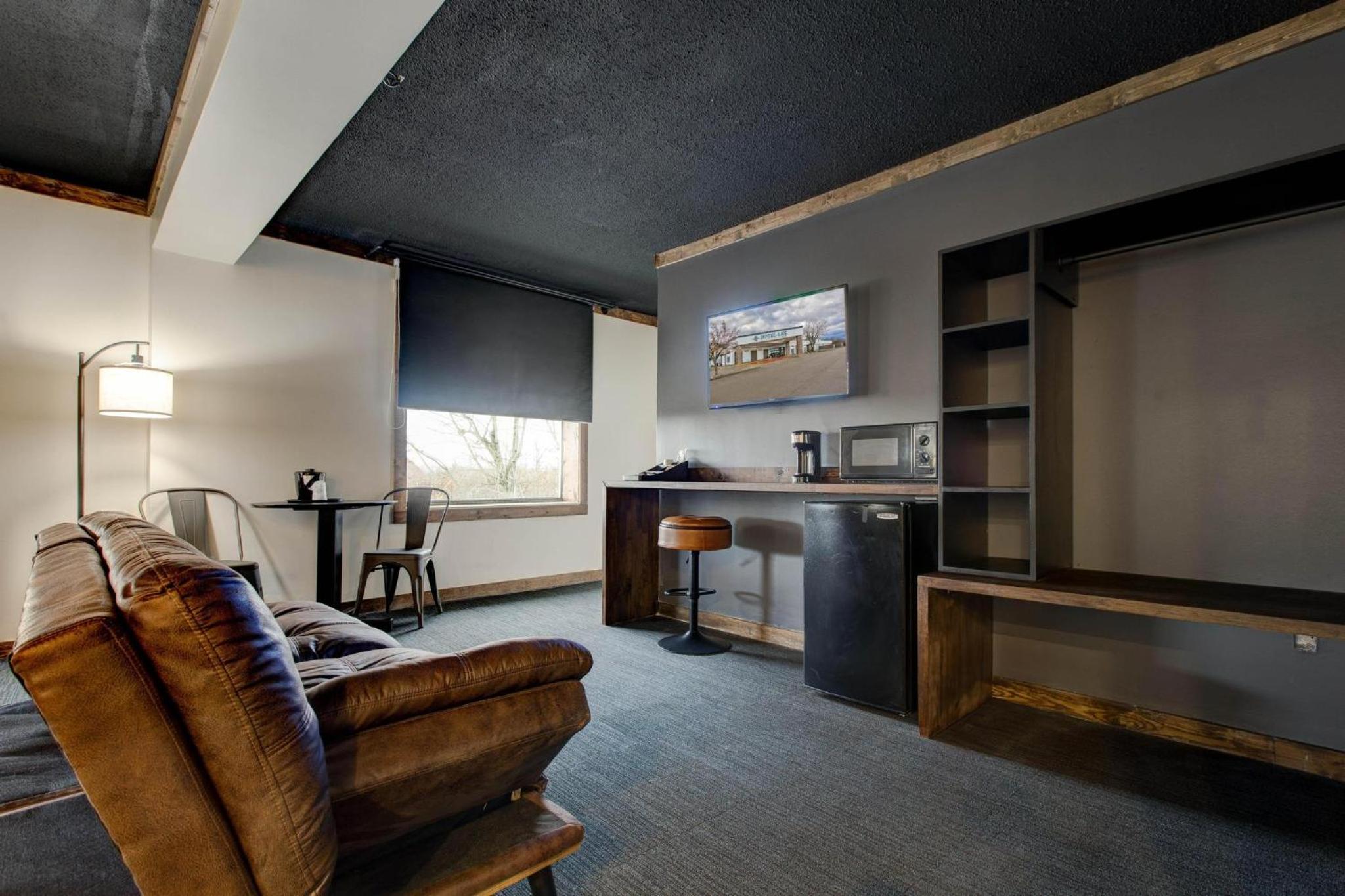 One-Bedroom King Suite - Non-Smoking - Photo 2
