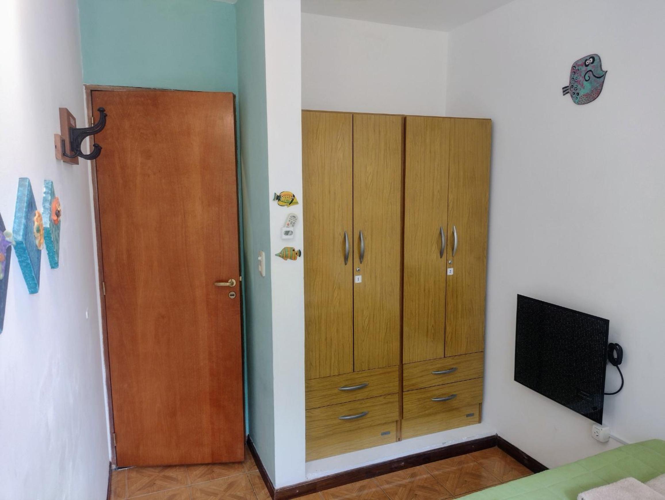 Queen Room with Shared Bathroom photo 1