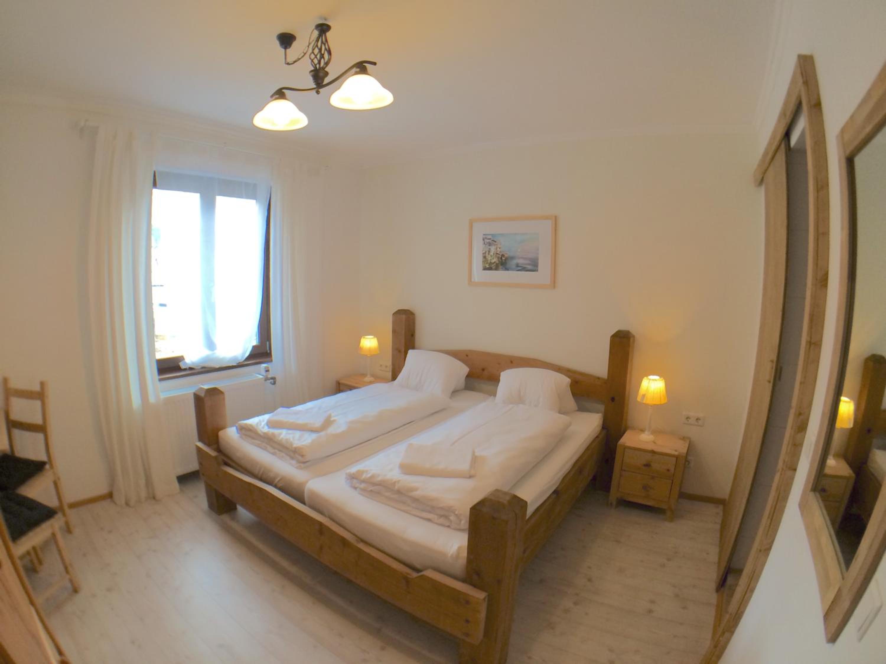 Small Family Room with Mountain View - Photo 6