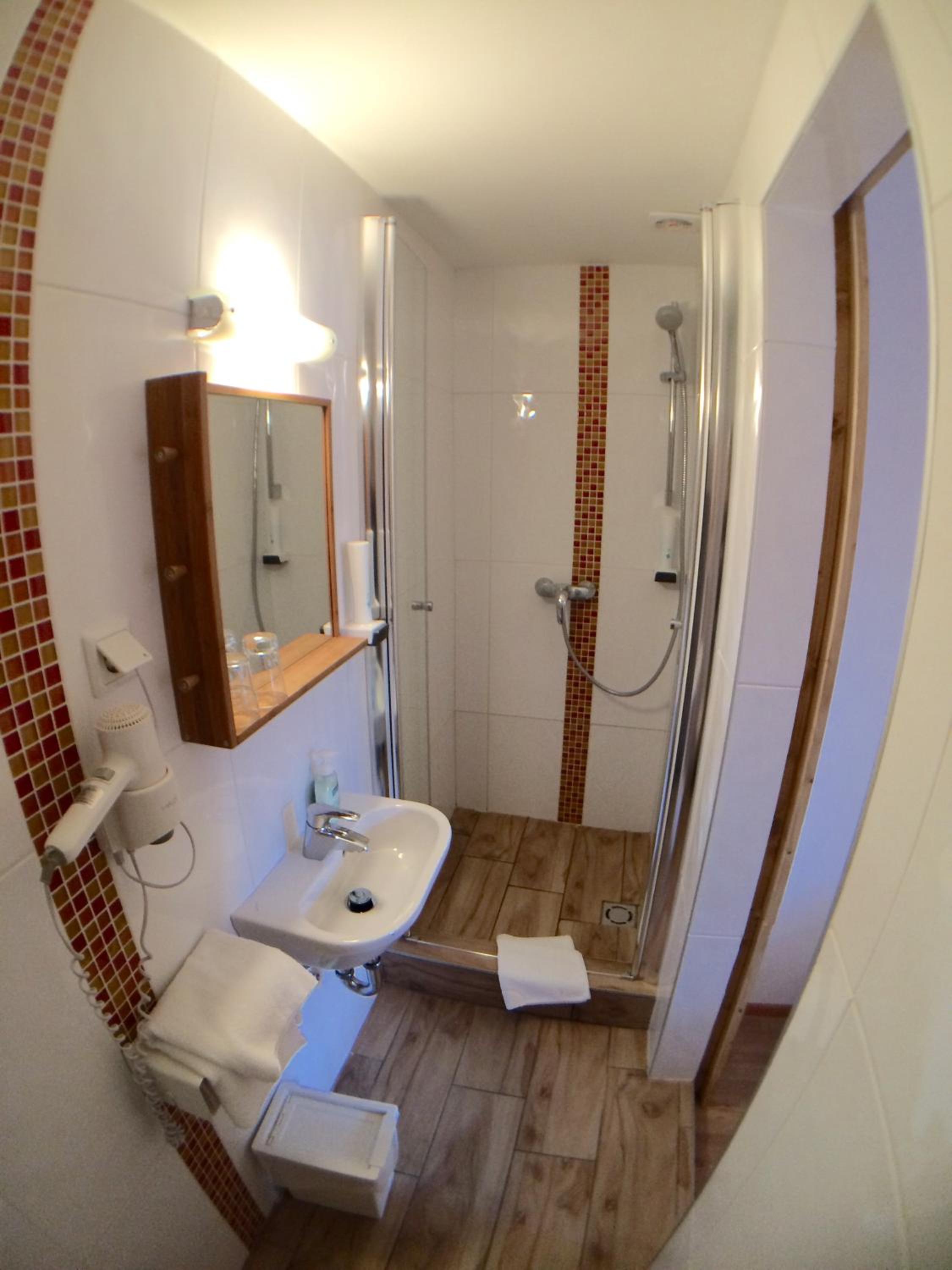 Small Double or Twin Room photo 3